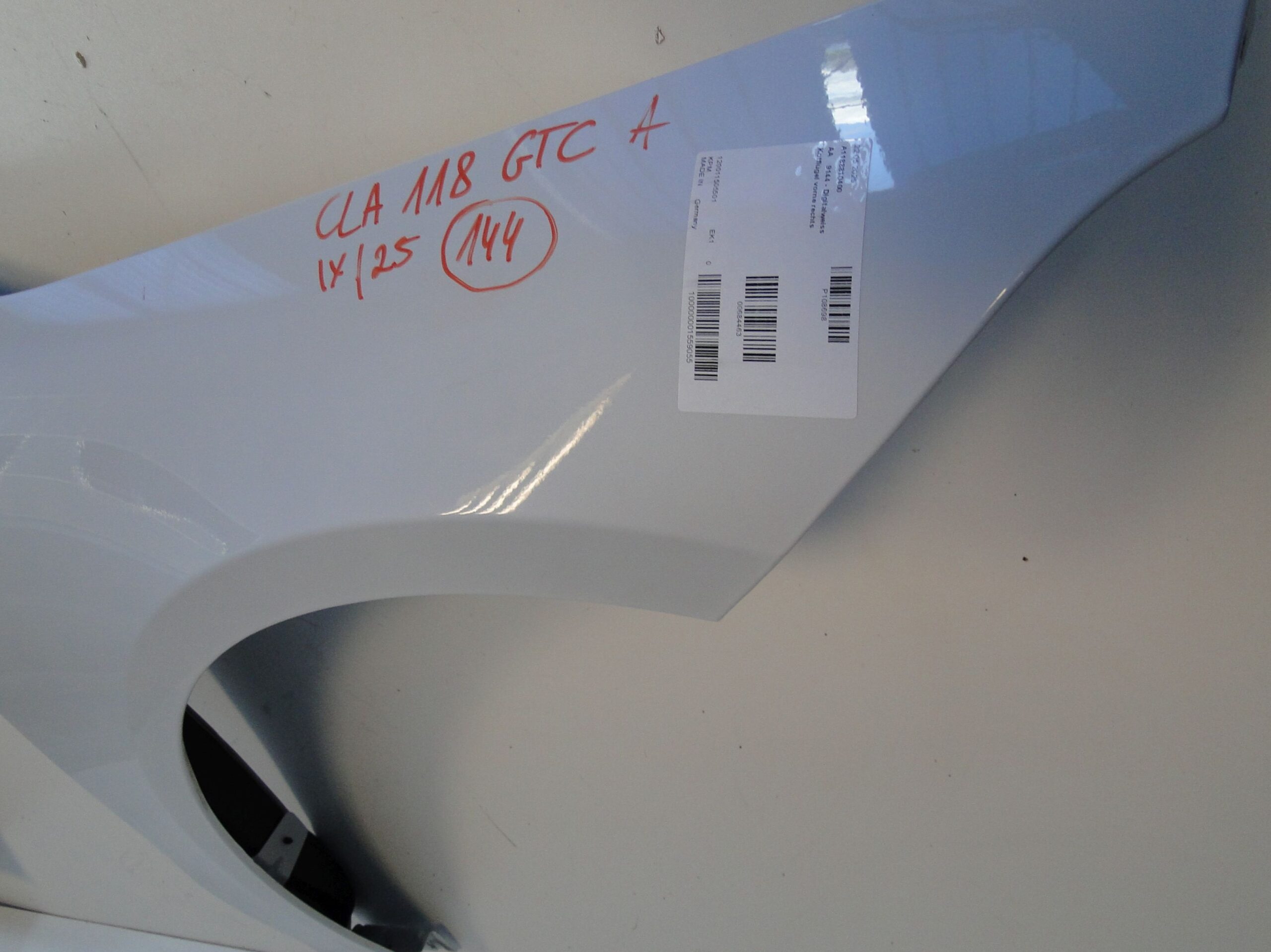 MERCEDES BŁOTNIK PRZEDNI PRAWY BIAŁY 144 CLA 118 C118 X118 W118 - obrazek 13