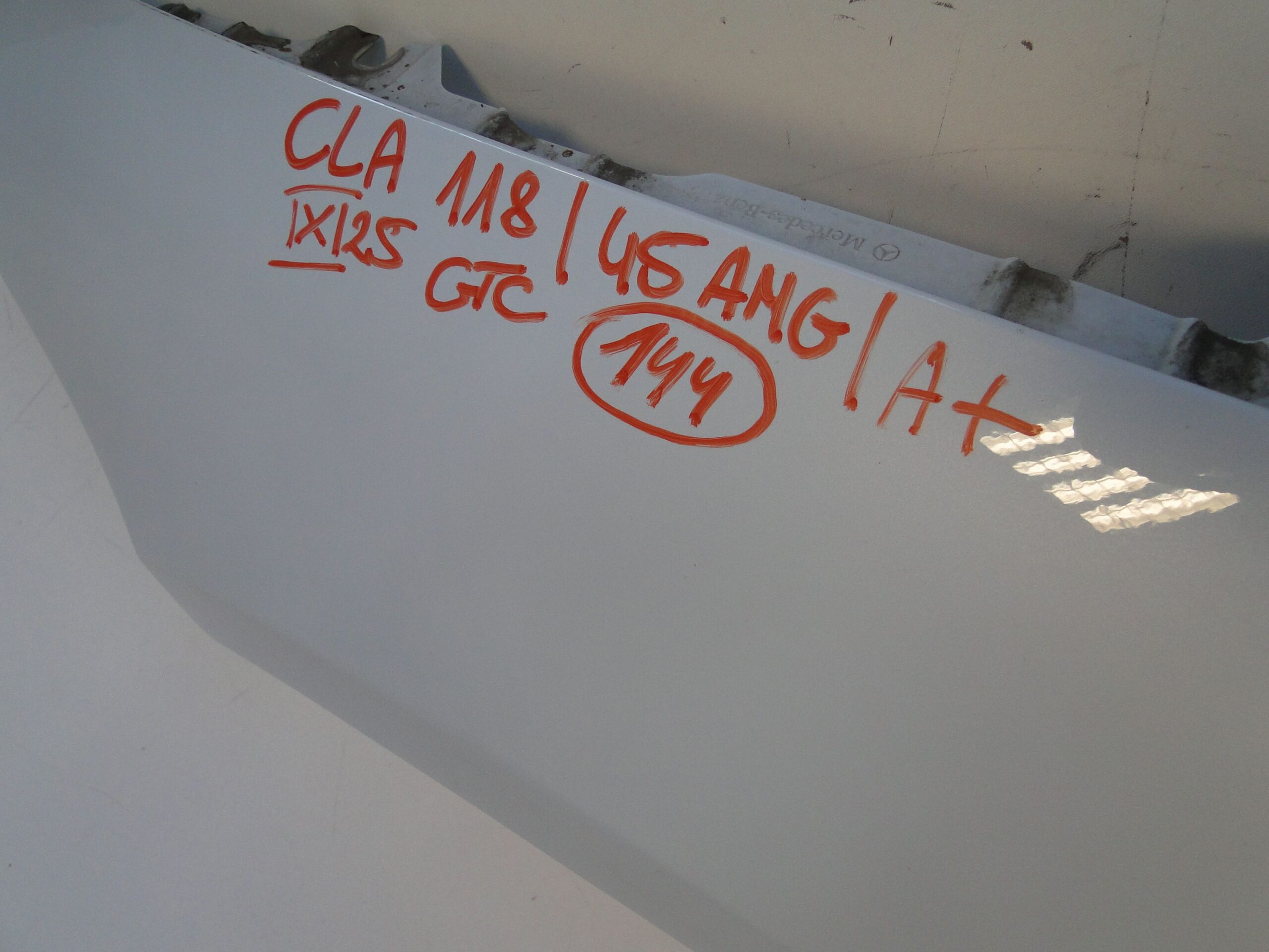 MERCEDES BŁOTNIK PRZEDNI LEWY 45 AMG BIAŁY 144 CLA 118 C118 X118 W118 - obrazek 7