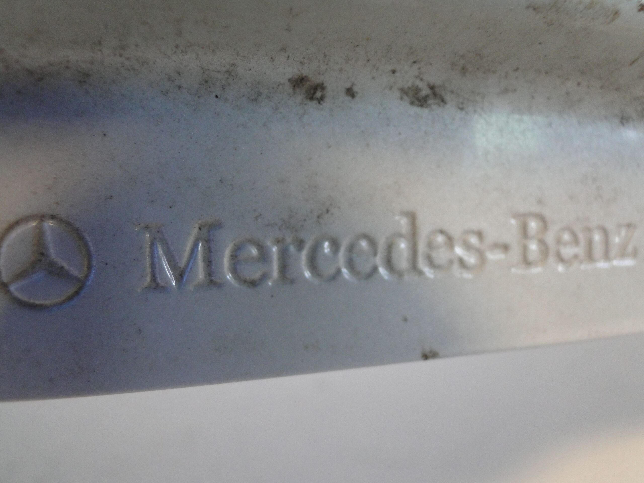 MERCEDES BŁOTNIK PRZEDNI LEWY 45 AMG BIAŁY 144 CLA 118 C118 X118 W118 - obrazek 8