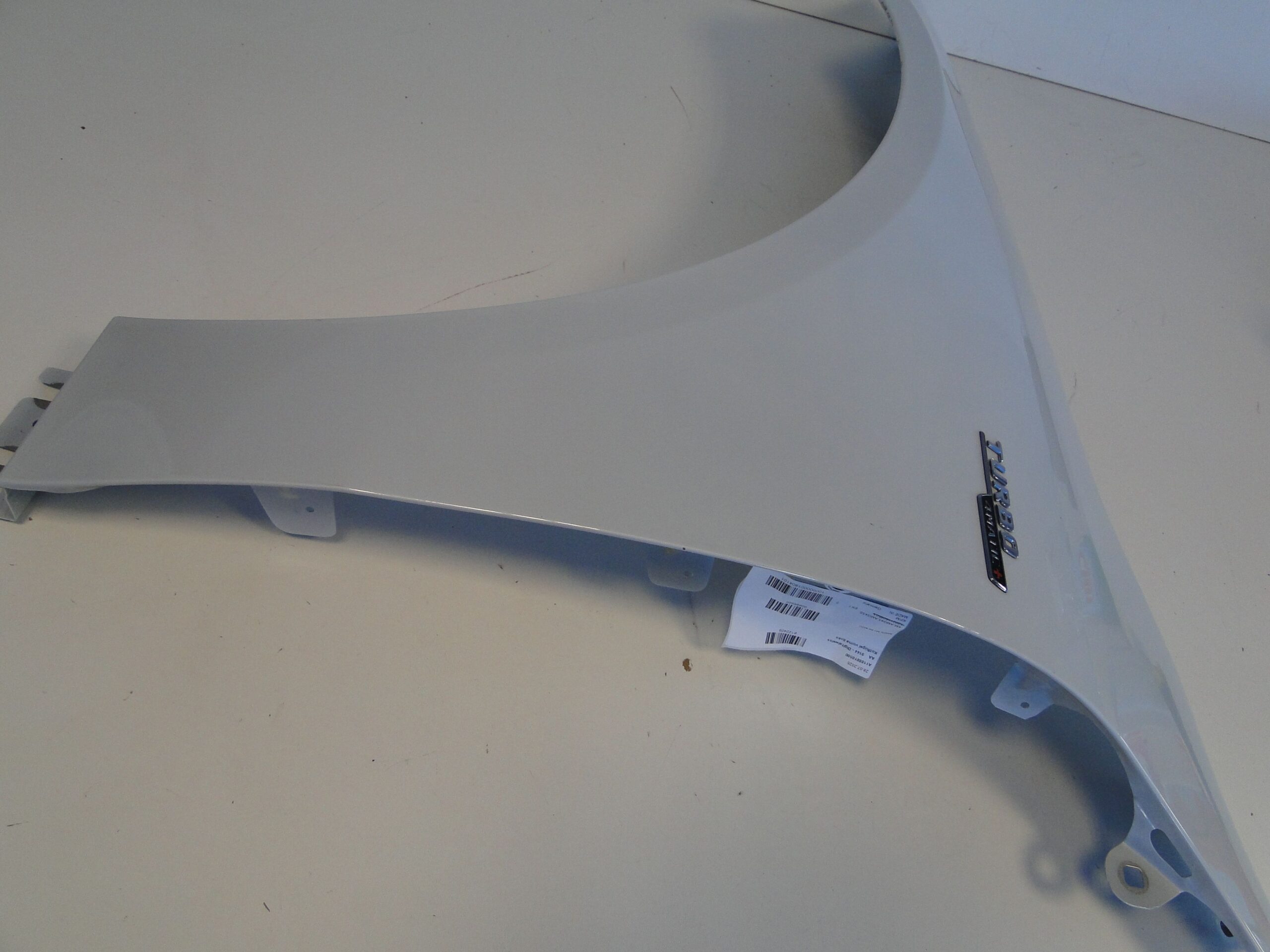 MERCEDES BŁOTNIK PRZEDNI LEWY 45 AMG BIAŁY 144 CLA 118 C118 X118 W118 - obrazek 10