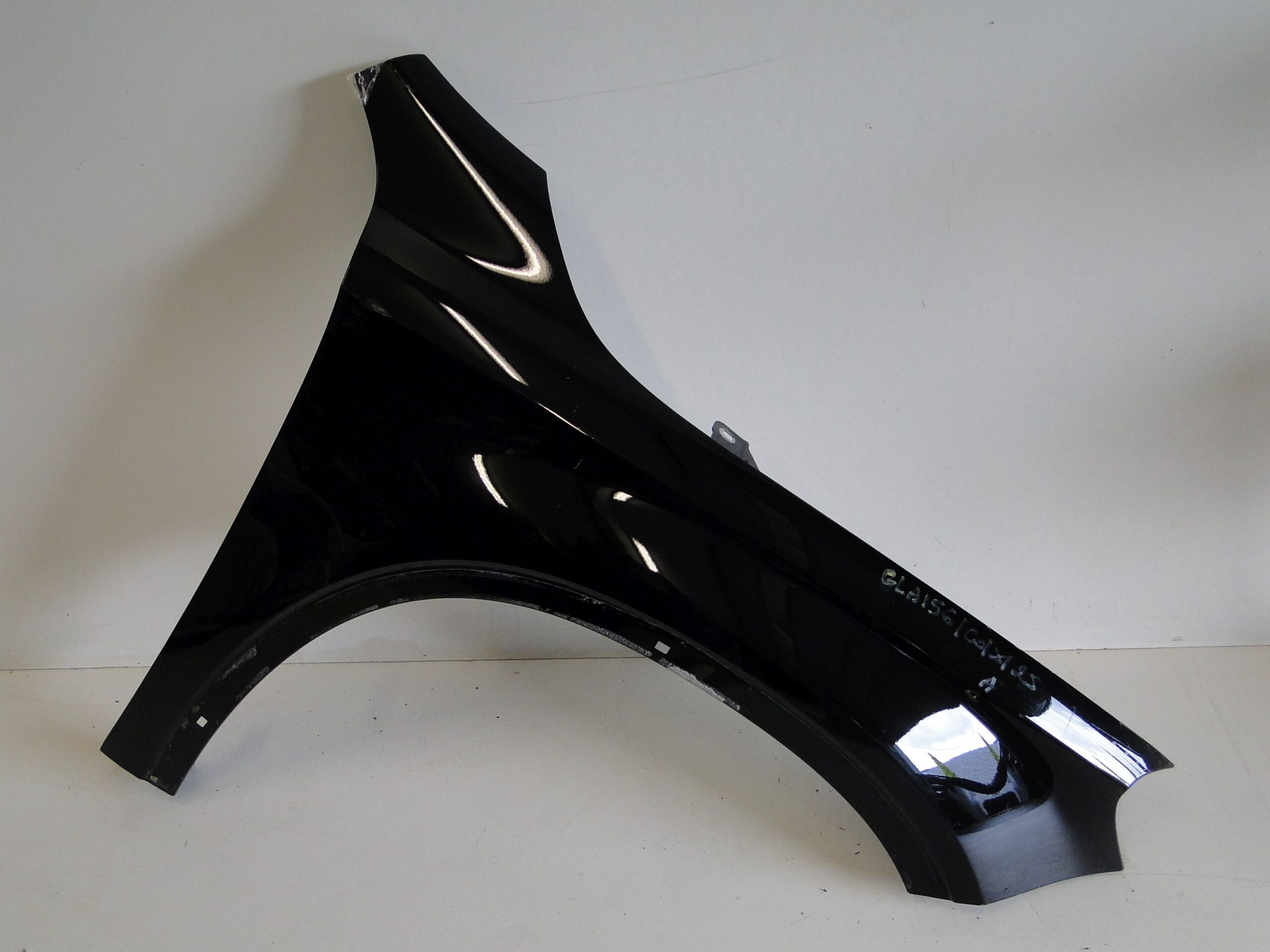 MERCEDES BŁOTNIK PRZEDNI PRAWY CZARNY GLA X156 156 - obrazek 3