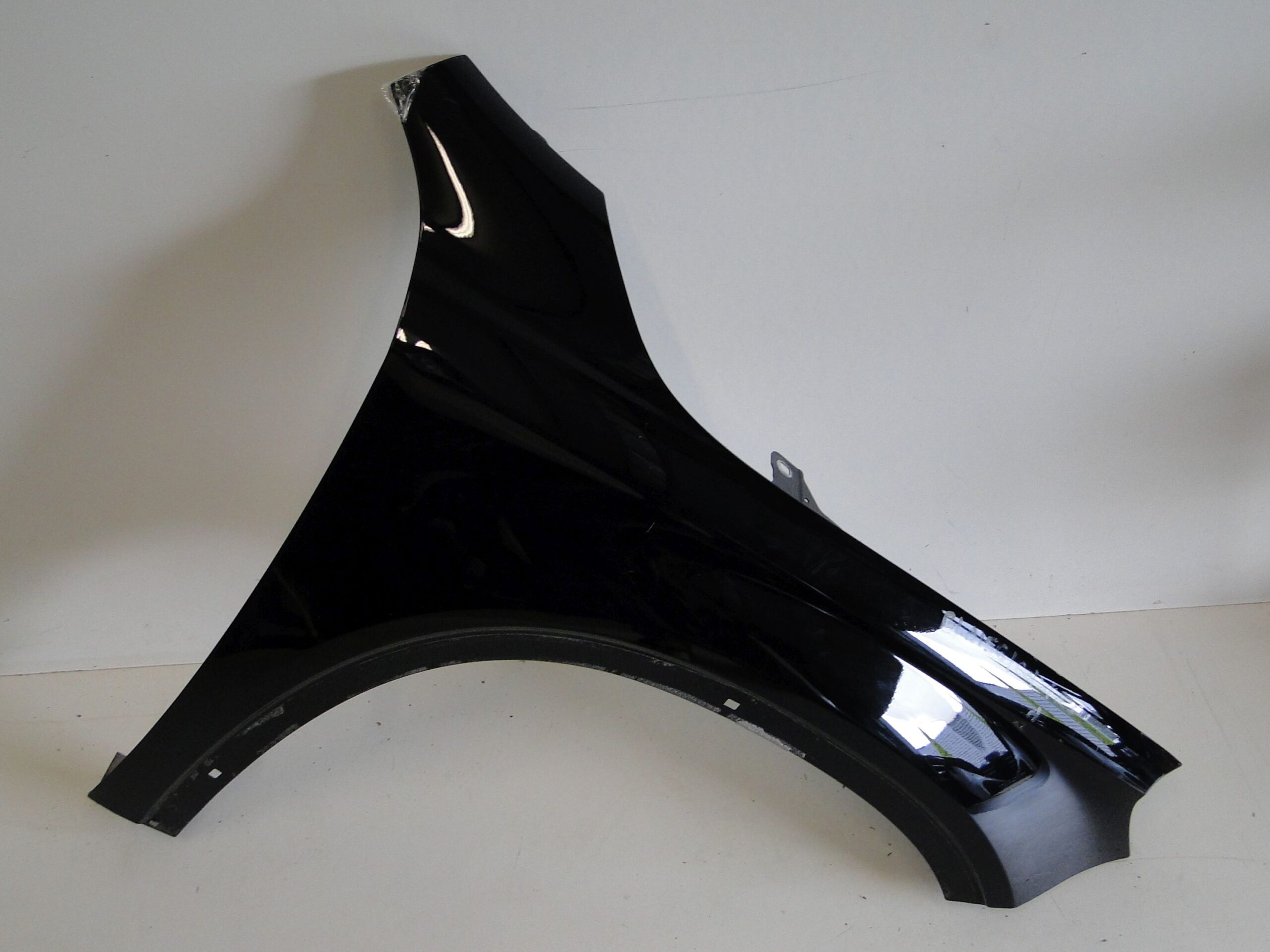 MERCEDES BŁOTNIK PRZEDNI PRAWY CZARNY GLA X156 156 - obrazek 6