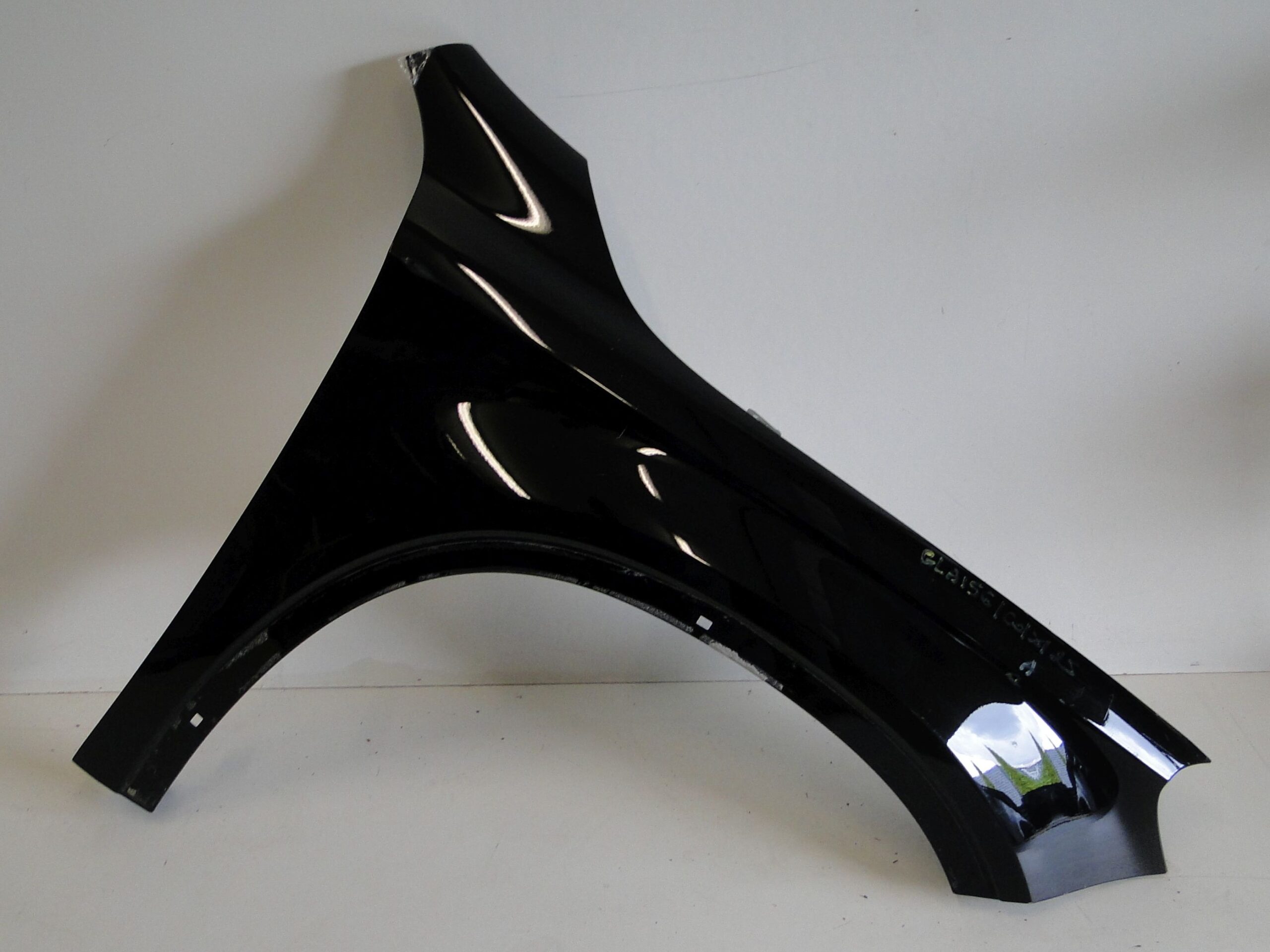 MERCEDES BŁOTNIK PRZEDNI PRAWY CZARNY GLA X156 156 - obrazek 7