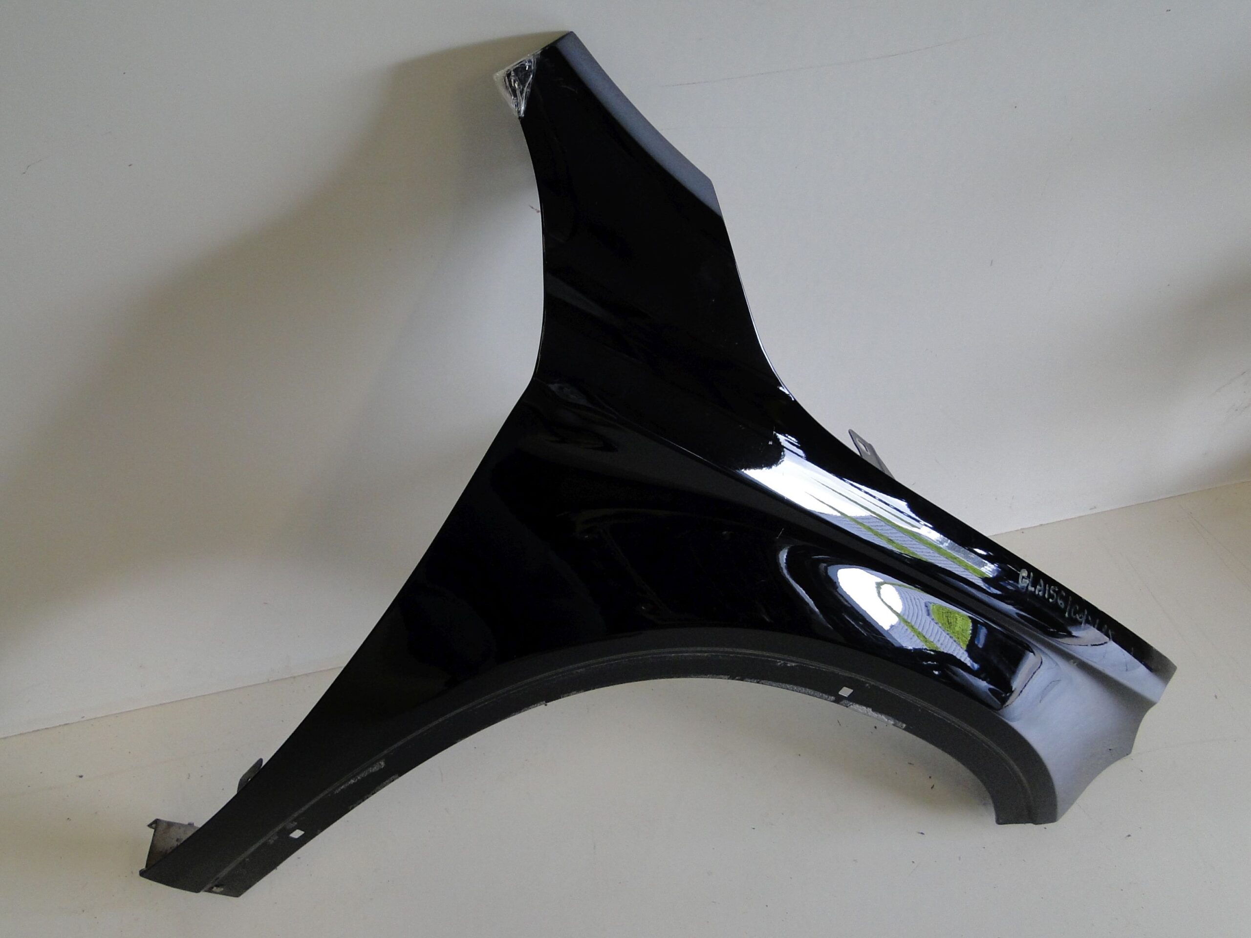 MERCEDES BŁOTNIK PRZEDNI PRAWY CZARNY GLA X156 156 - obrazek 8