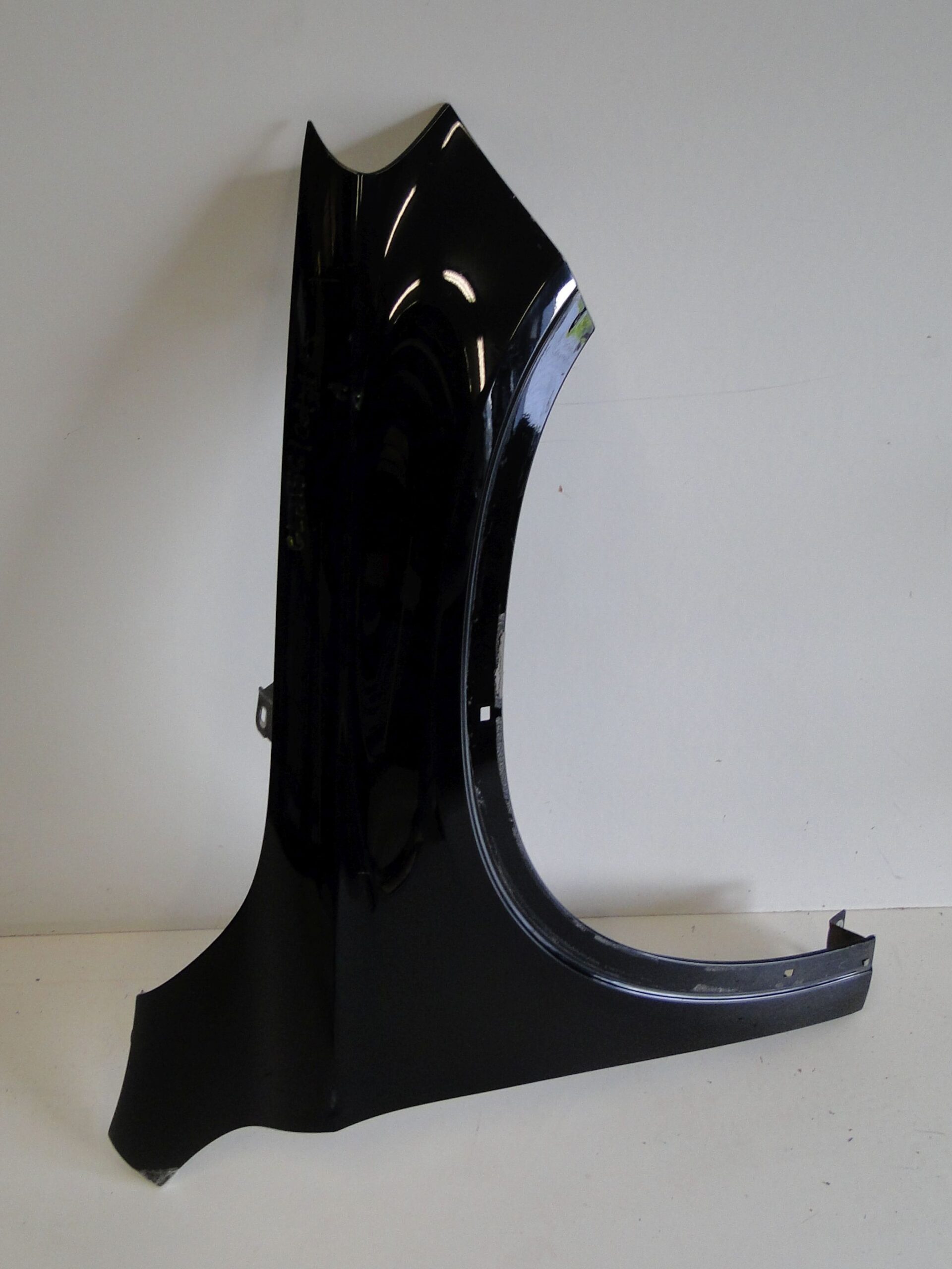 MERCEDES BŁOTNIK PRZEDNI PRAWY CZARNY GLA X156 156 - obrazek 9