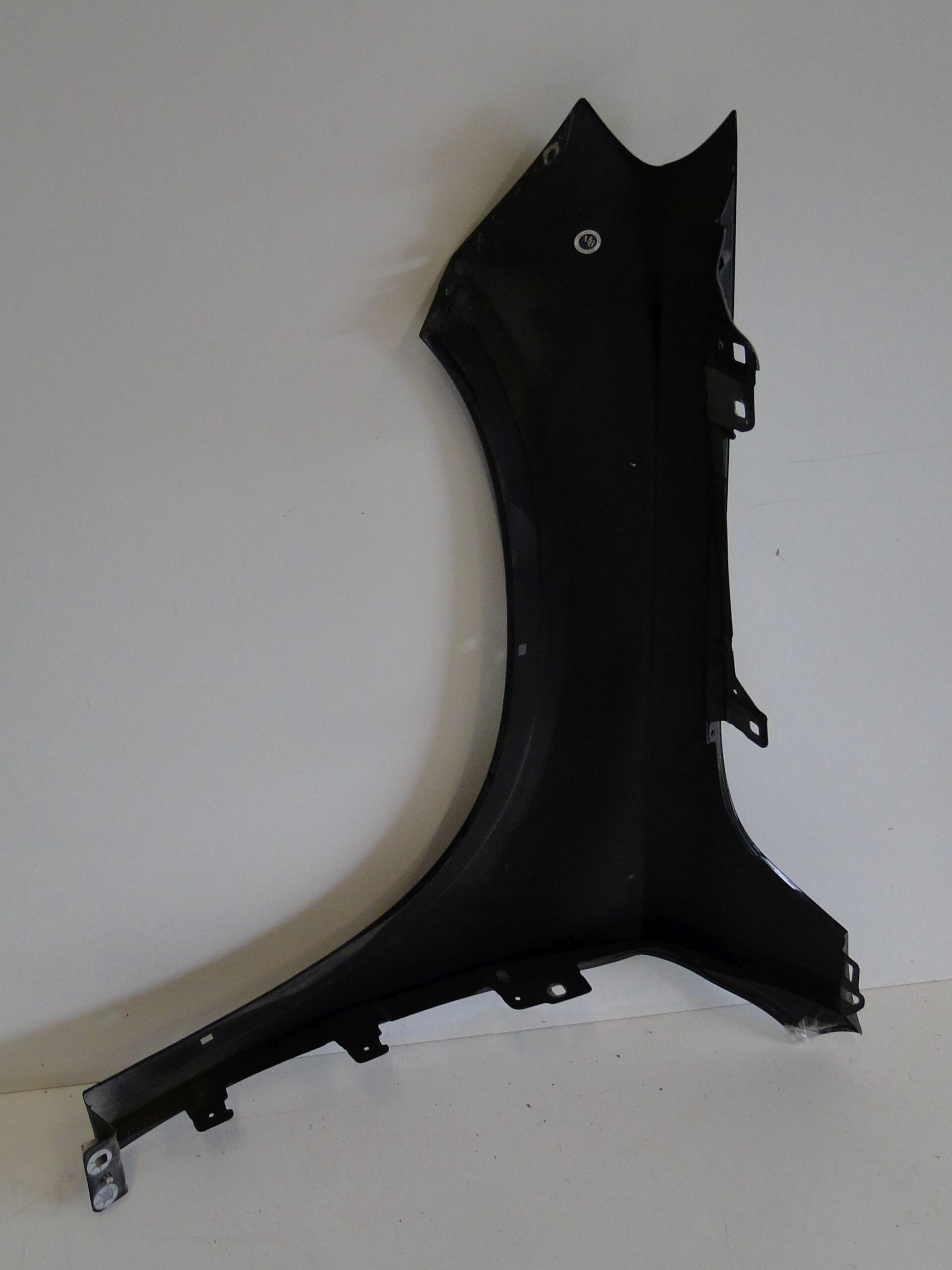 MERCEDES BŁOTNIK PRZEDNI PRAWY CZARNY GLA X156 156 - obrazek 10
