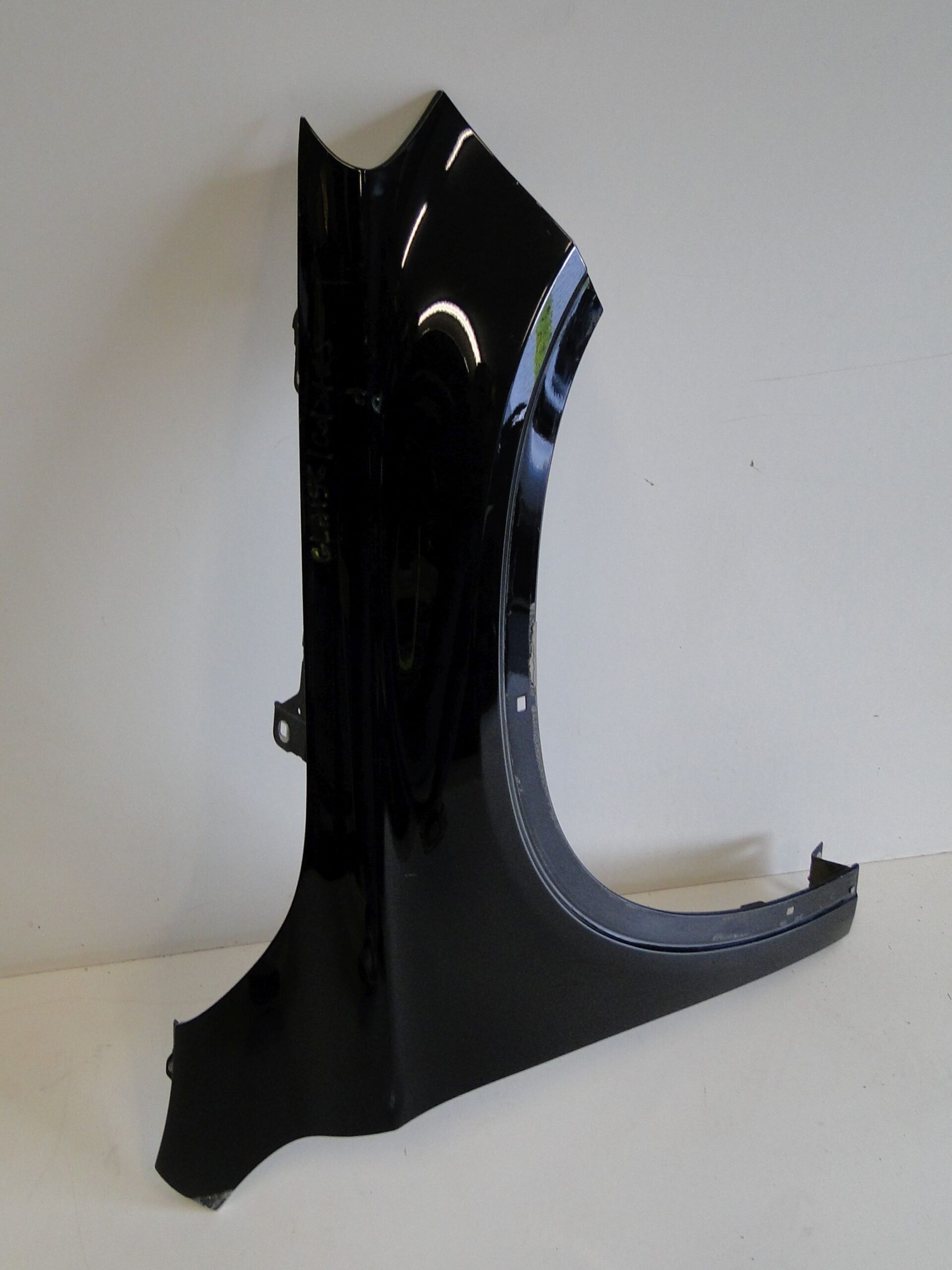 MERCEDES BŁOTNIK PRZEDNI PRAWY CZARNY GLA X156 156 - obrazek 11