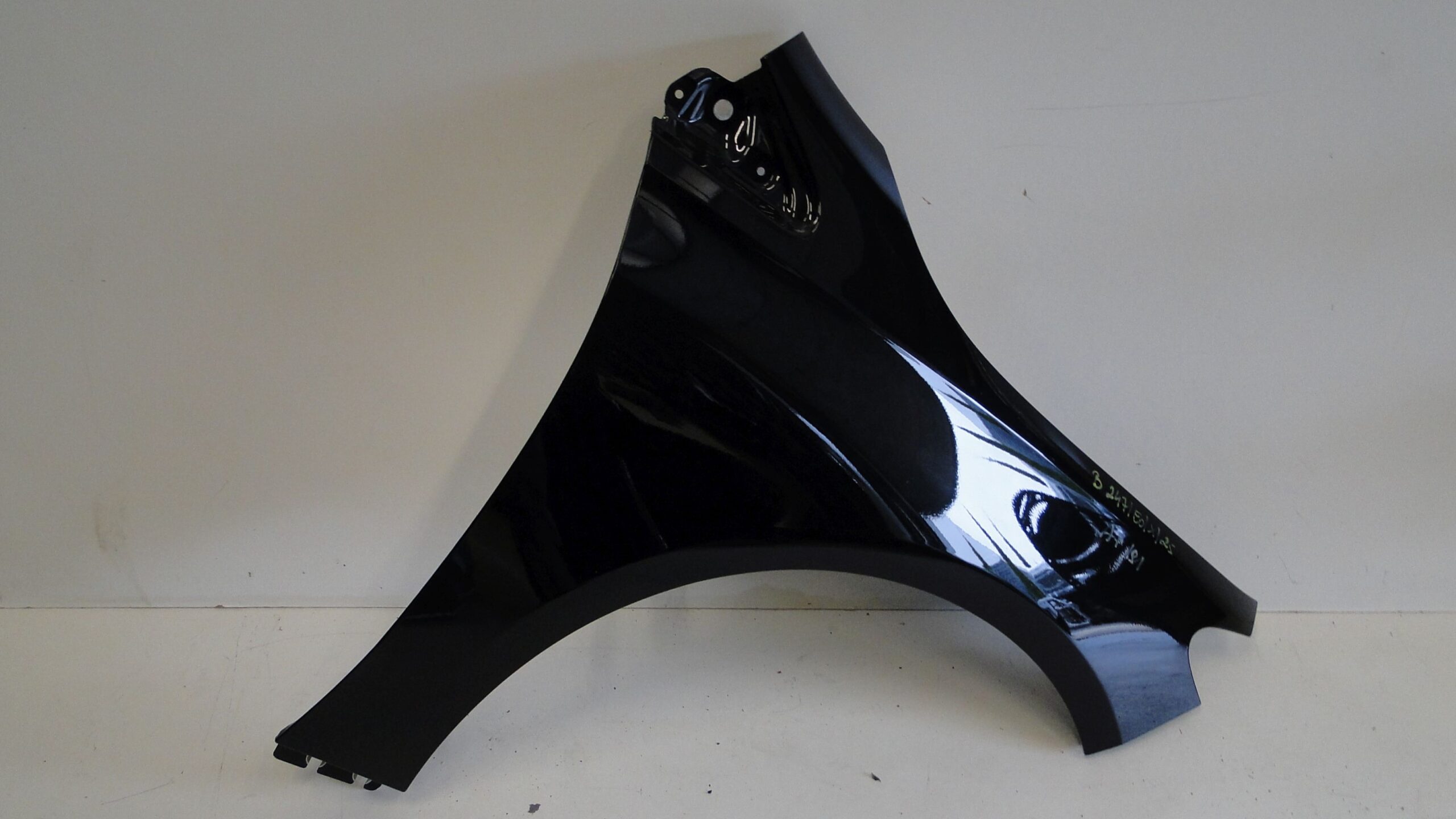 MERCEDES BŁOTNIK PRZEDNI PRAWY 191 CZARNY B KLASA 247 W247 - obrazek 5