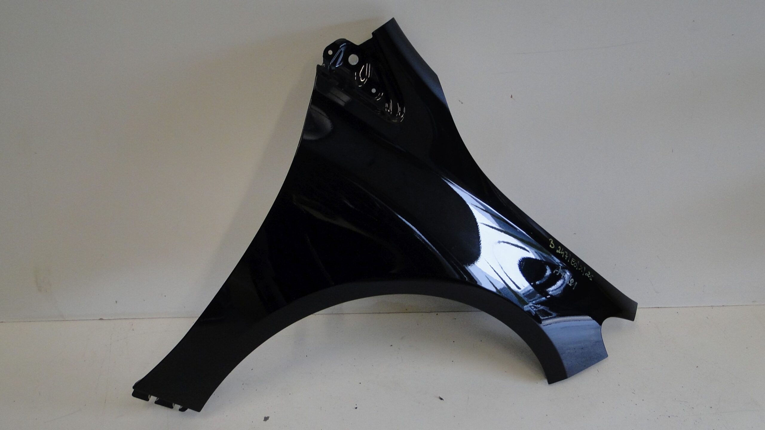 MERCEDES BŁOTNIK PRZEDNI PRAWY 191 CZARNY B KLASA 247 W247 - obrazek 6