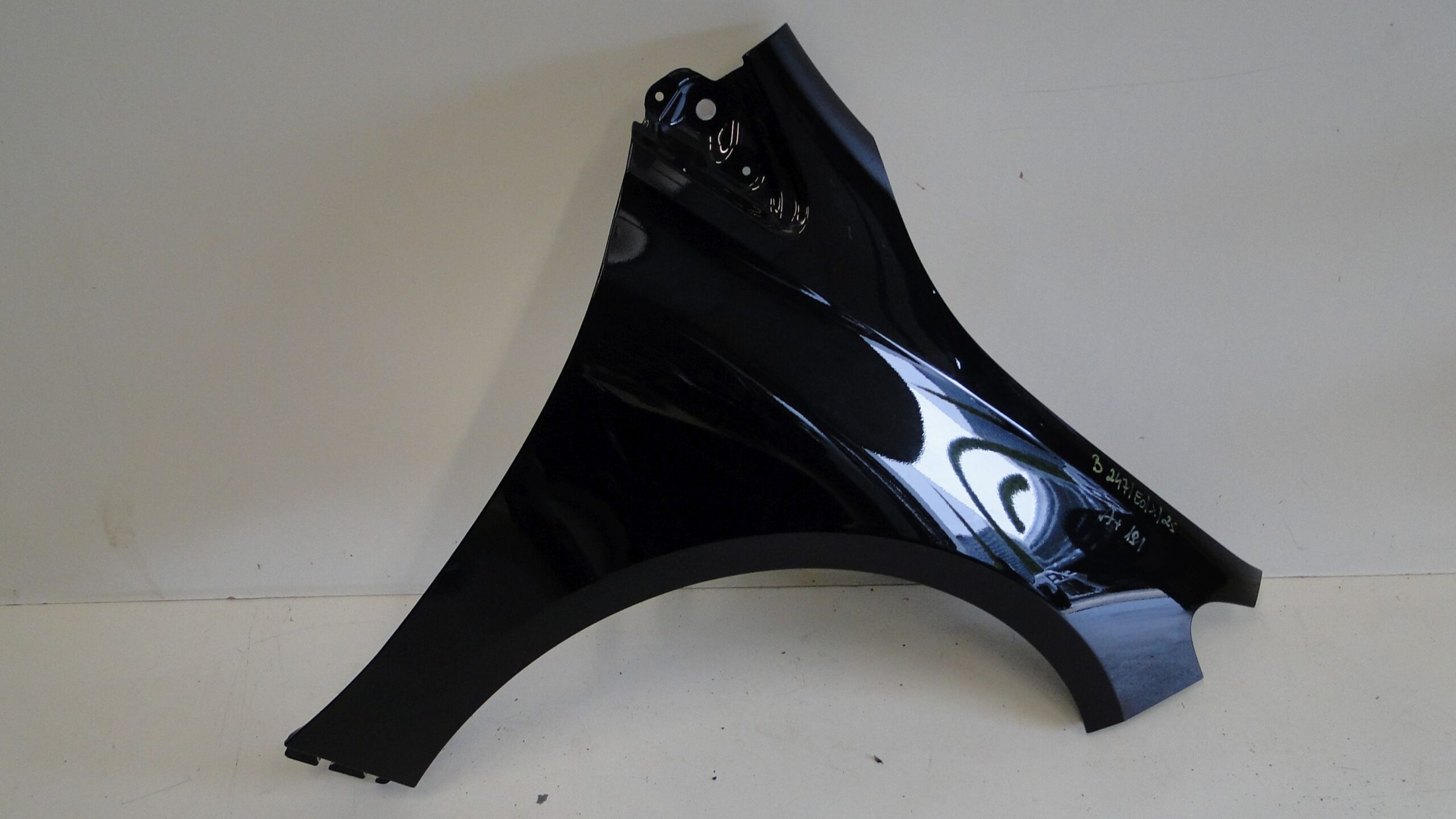 MERCEDES BŁOTNIK PRZEDNI PRAWY 191 CZARNY B KLASA 247 W247 - obrazek 7