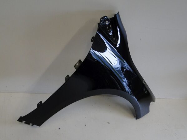 MERCEDES BŁOTNIK PRZEDNI PRAWY 191 CZARNY B KLASA 247 W247