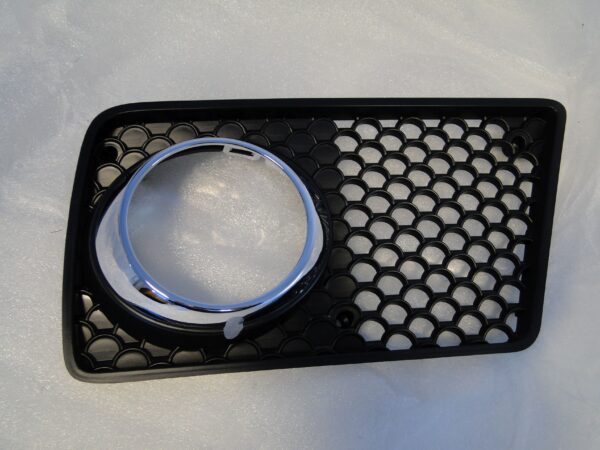 MERCEDES KRATKA PRAWA OSŁONA NA HALOGEN ZDERZAK PRZEDNI 55 AMG SLK 171 R171