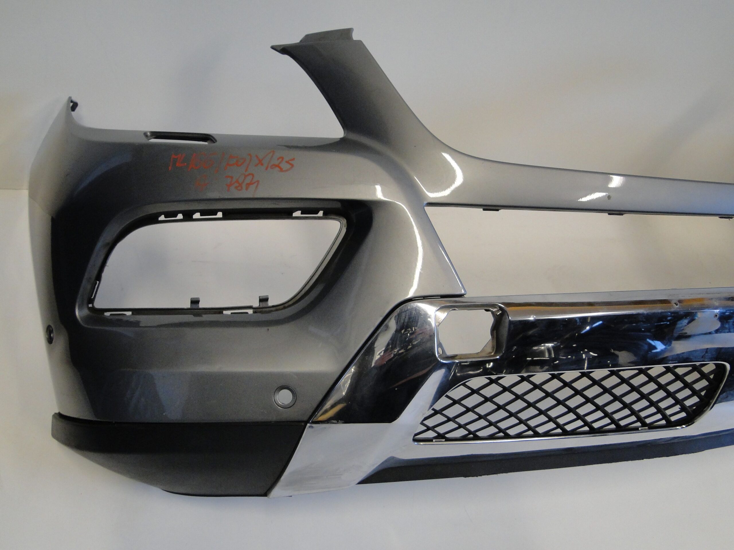 MERCEDES ZDERZAK PRZEDNI NA CZUJNIKI PTS i SPRYSKIWACZE SZARY ML 166 W166 - obrazek 4