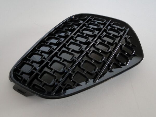 MERCEDES KRATKA PRAWA BEZ HALOGENU W ZDERZAK PRZEDNI GLB 247 X247 LIFT