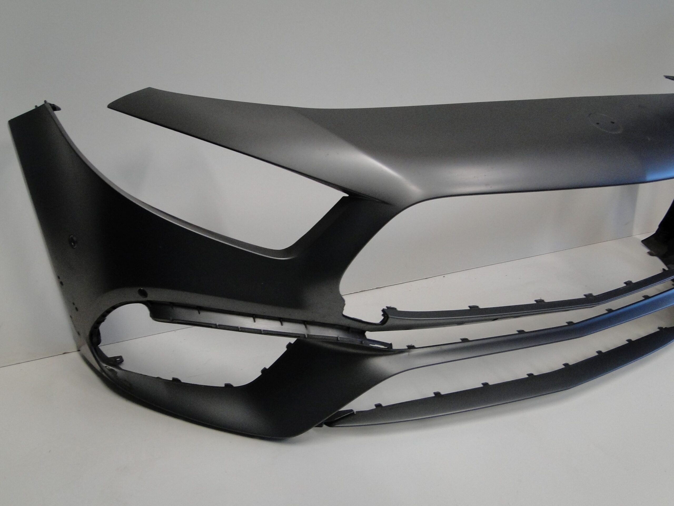 MERCEDES ZDERZAK PRZEDNI 45 AMG NA CZUJNIKI PTS 662 SZARY A KLASA 177 W177 - obrazek 6