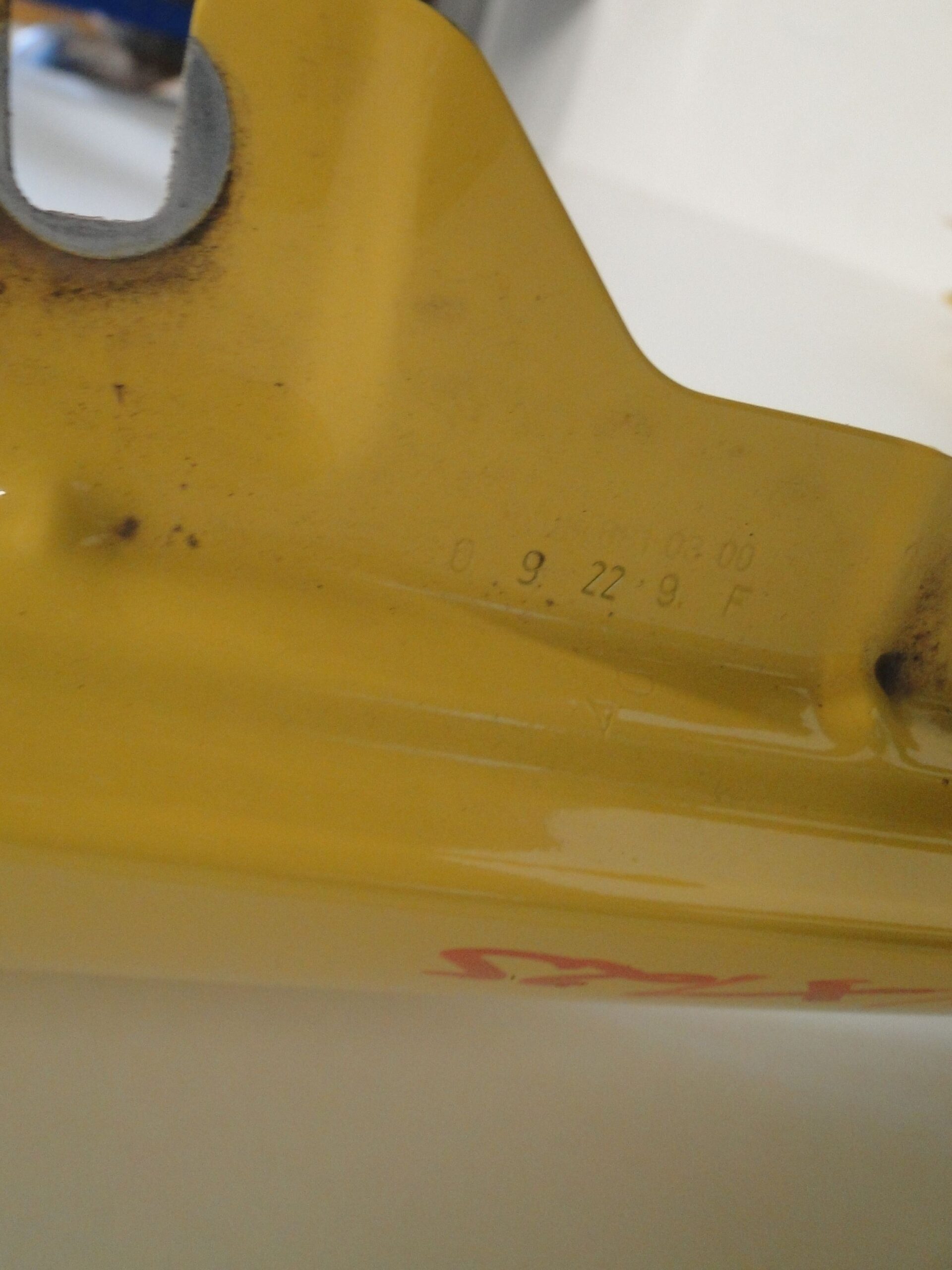 MERCEDES BŁOTNIK LEWY PRZEDNI ŻÓŁTY 914 CLA 118 C118 X118 W118 - obrazek 8