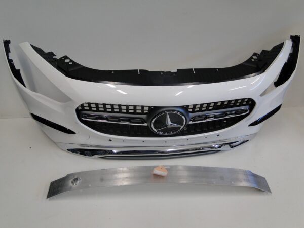 MERCEDES ZDERZAK PRZEDNI BIAŁY ZWYKŁY NA CZUJNIKI PTS  GLA 247 H247 LIFT