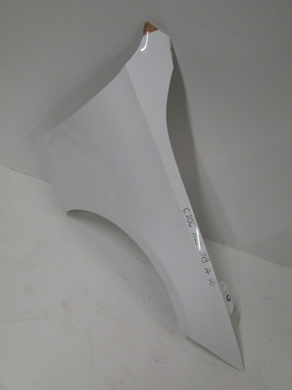 MERCEDES BŁOTNIK PRZEDNI PRAWY 149 BIAŁY PRZÓD C KLASA 206 W206 S206