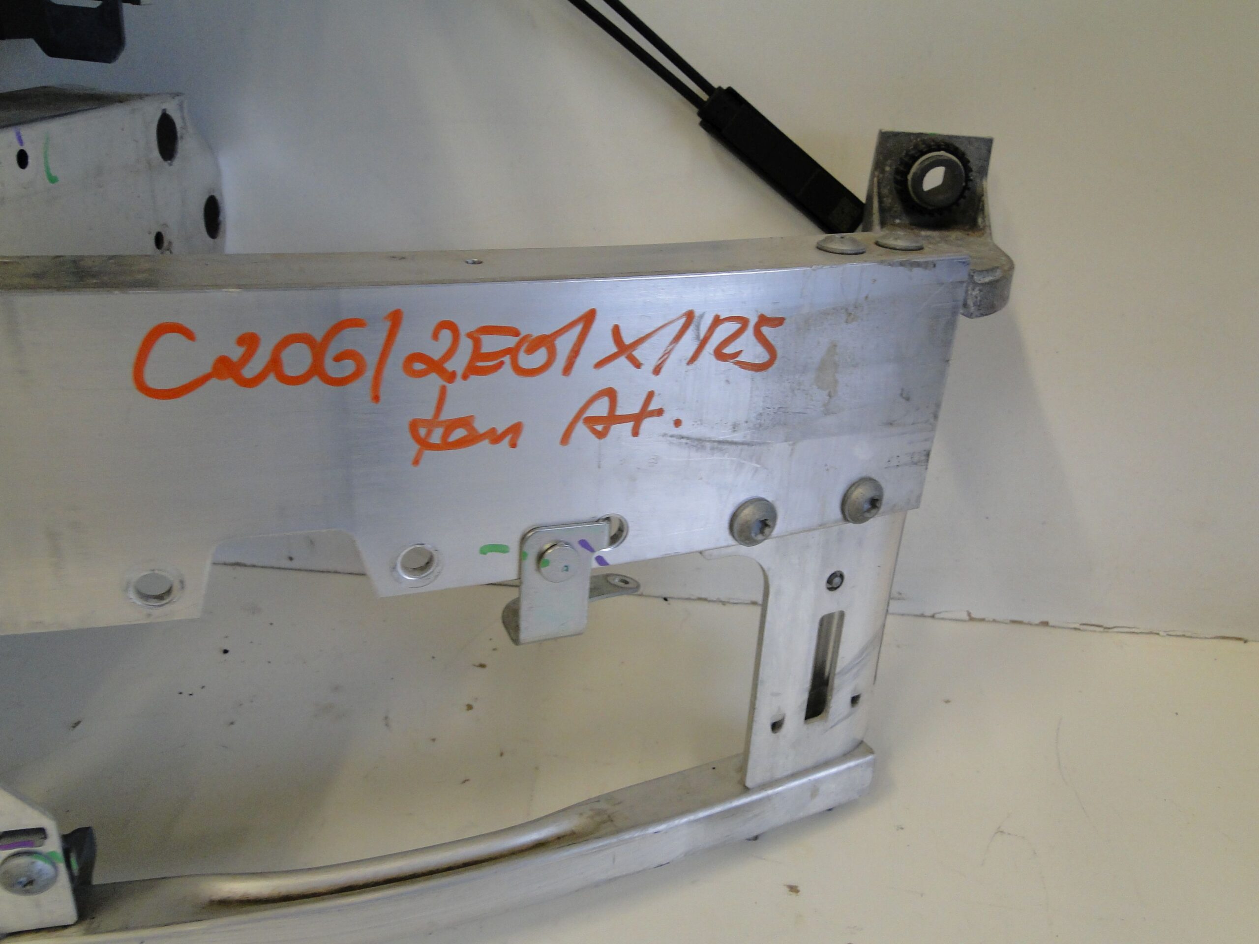 MERCEDES PAS PRZEDNI CZOŁOWY WZMOCNIENIE KOMPLET C KLASA 206 W206 S206 - obrazek 7