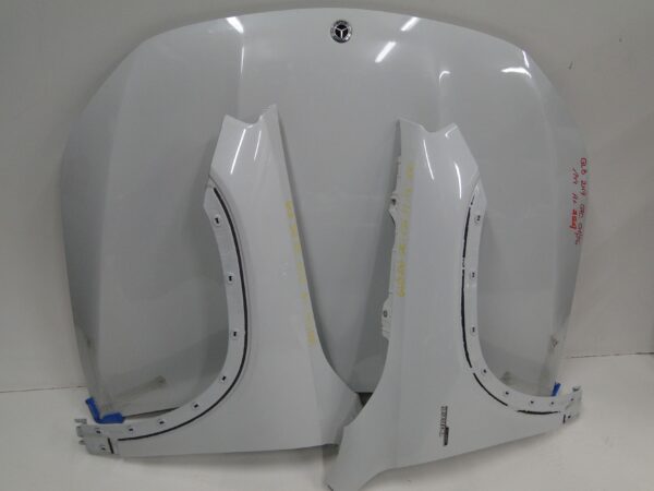 MERCEDES BŁOTNIK PRZEDNI LEWY 144 BIAŁY DIGITAL WHITE GLB X247 247