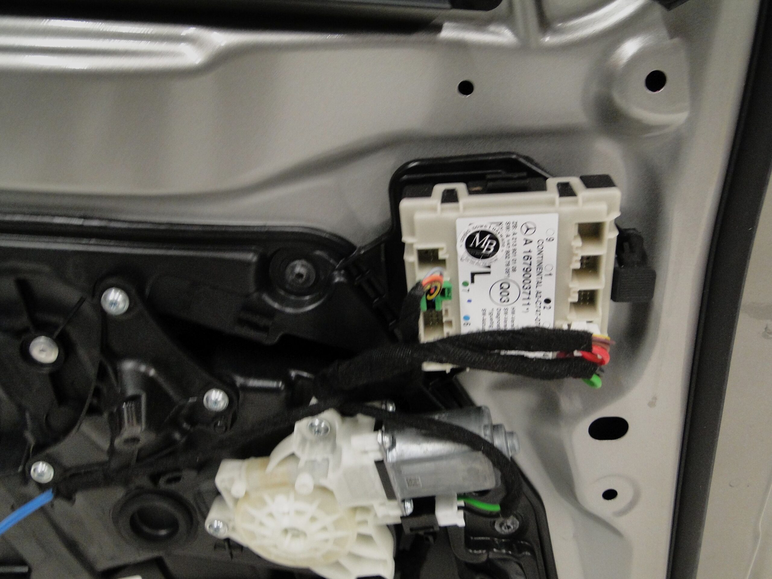 MERCEDES DRZWI LEWE PRZEDNIE SREBRNE 859 LEWY PRZÓD GLC 253 X253 SUV - obrazek 15