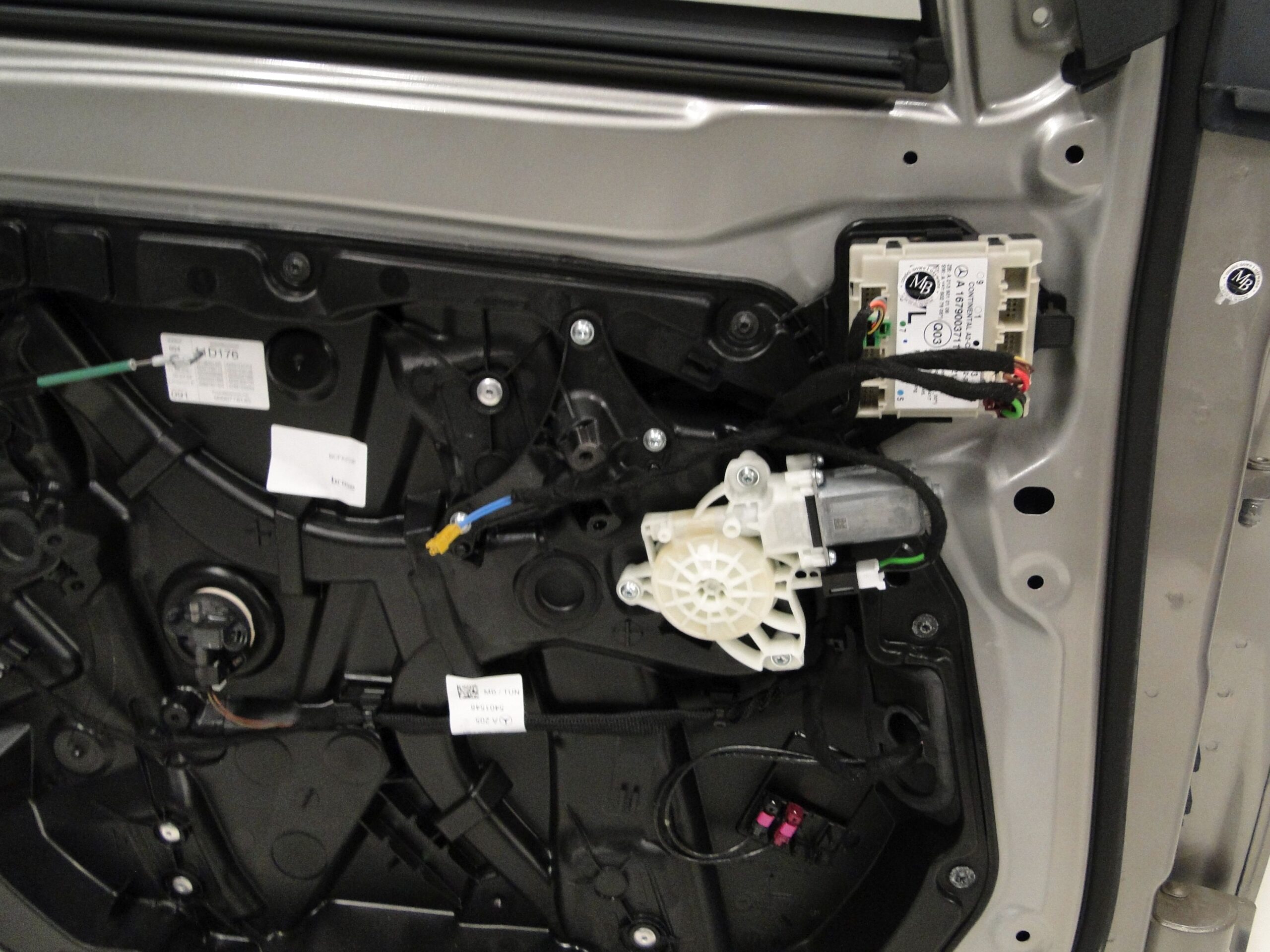 MERCEDES DRZWI LEWE PRZEDNIE SREBRNE 859 LEWY PRZÓD GLC 253 X253 SUV - obrazek 16