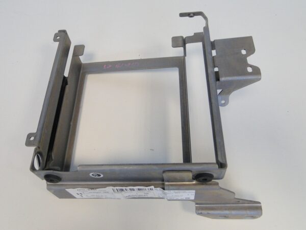 MERCEDES RAMA UCHWYT MOCOWANIE CHŁODNICY W NADKOLE LEWE G KLASA 465 W465