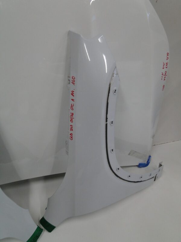 MERCEDES BŁOTNIK PRZEDNI PRAWY BIAŁY 144 PRZÓD GLB 247 X247