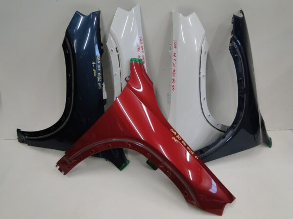 MERCEDES BŁOTNIK PRZEDNI LEWY NIEBIESKI PRZÓD GLB 247 X247