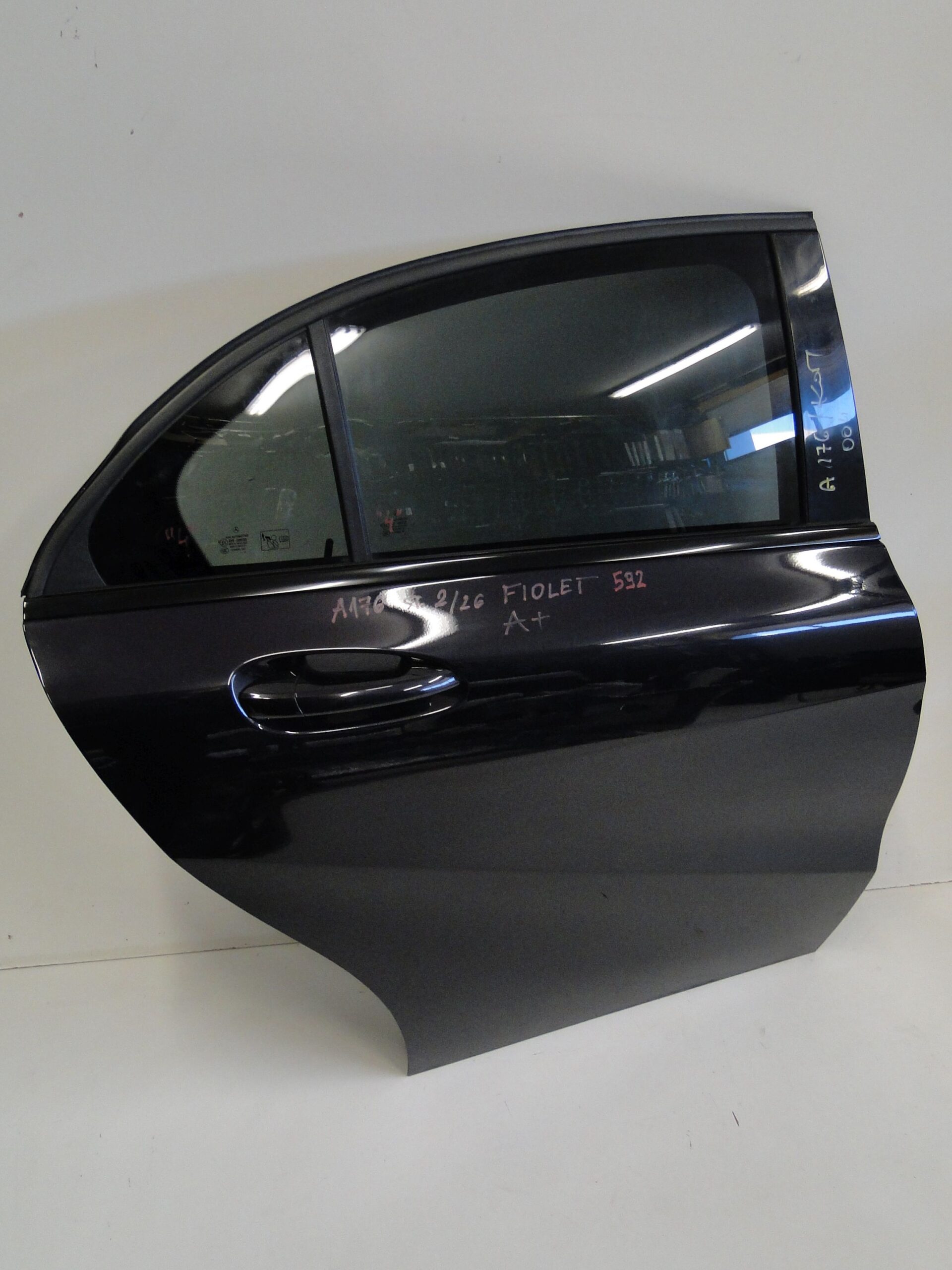 MERCEDES DRZWI TYLNE PRAWE FIOLETOWE 592 TYŁ PRAWY A KLASA 176 W176 - obrazek 4