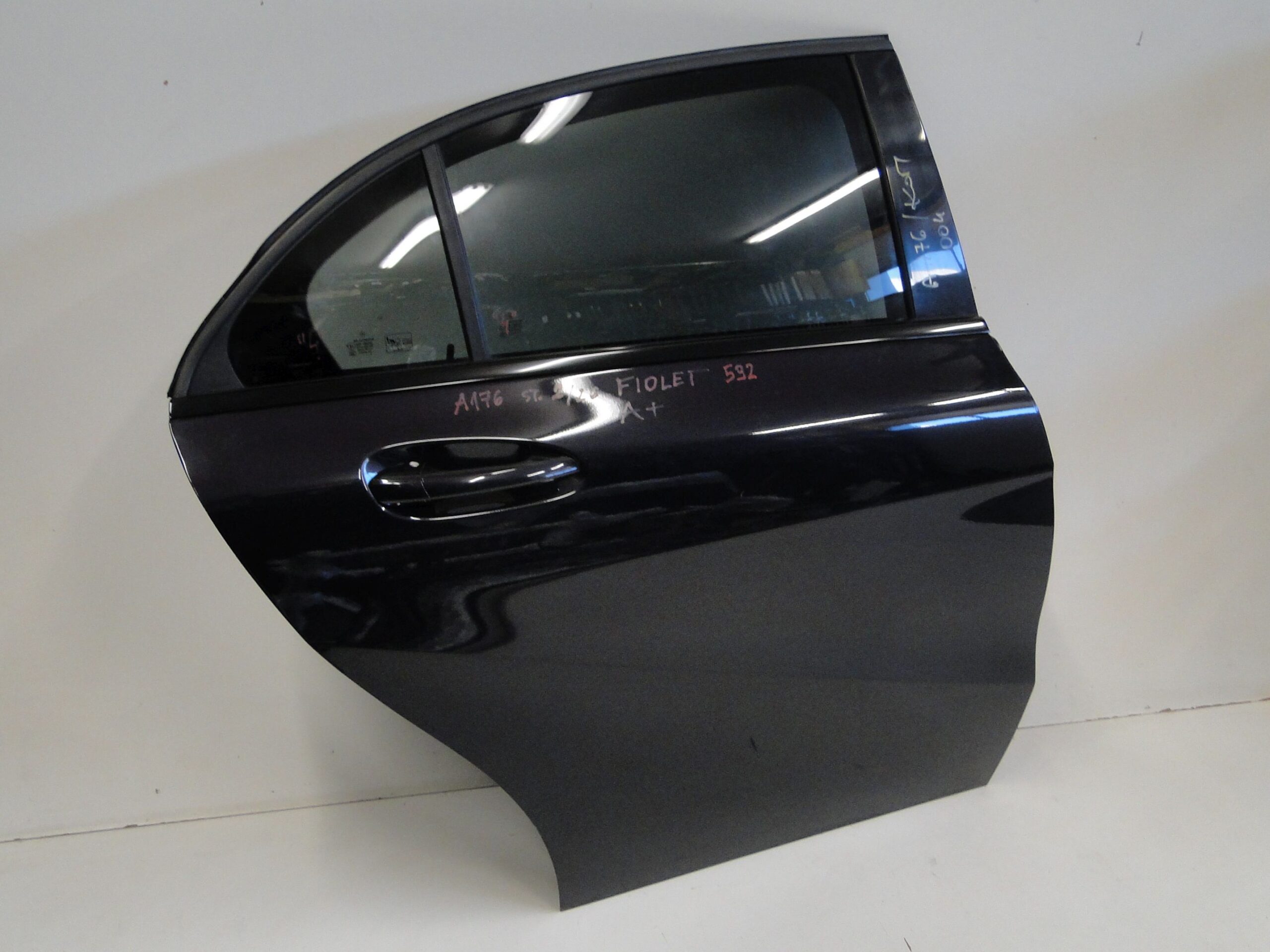 MERCEDES DRZWI TYLNE PRAWE FIOLETOWE 592 TYŁ PRAWY A KLASA 176 W176 - obrazek 6