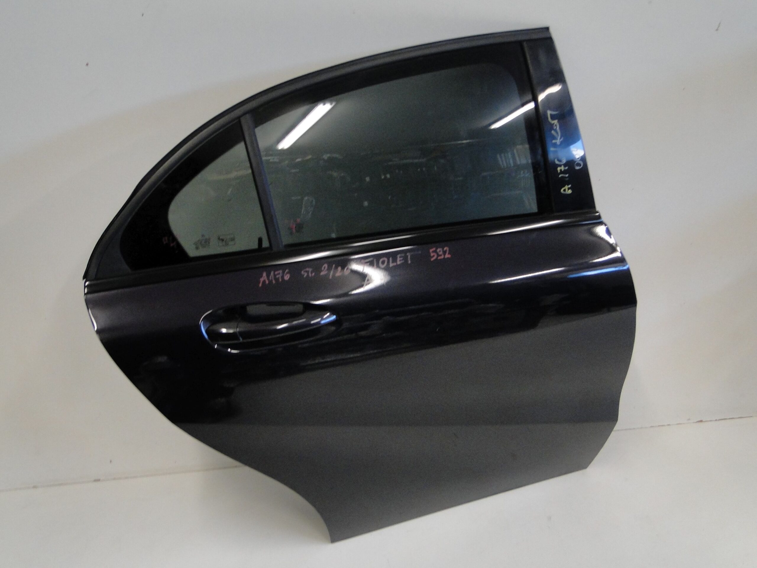 MERCEDES DRZWI TYLNE PRAWE FIOLETOWE 592 TYŁ PRAWY A KLASA 176 W176 - obrazek 3