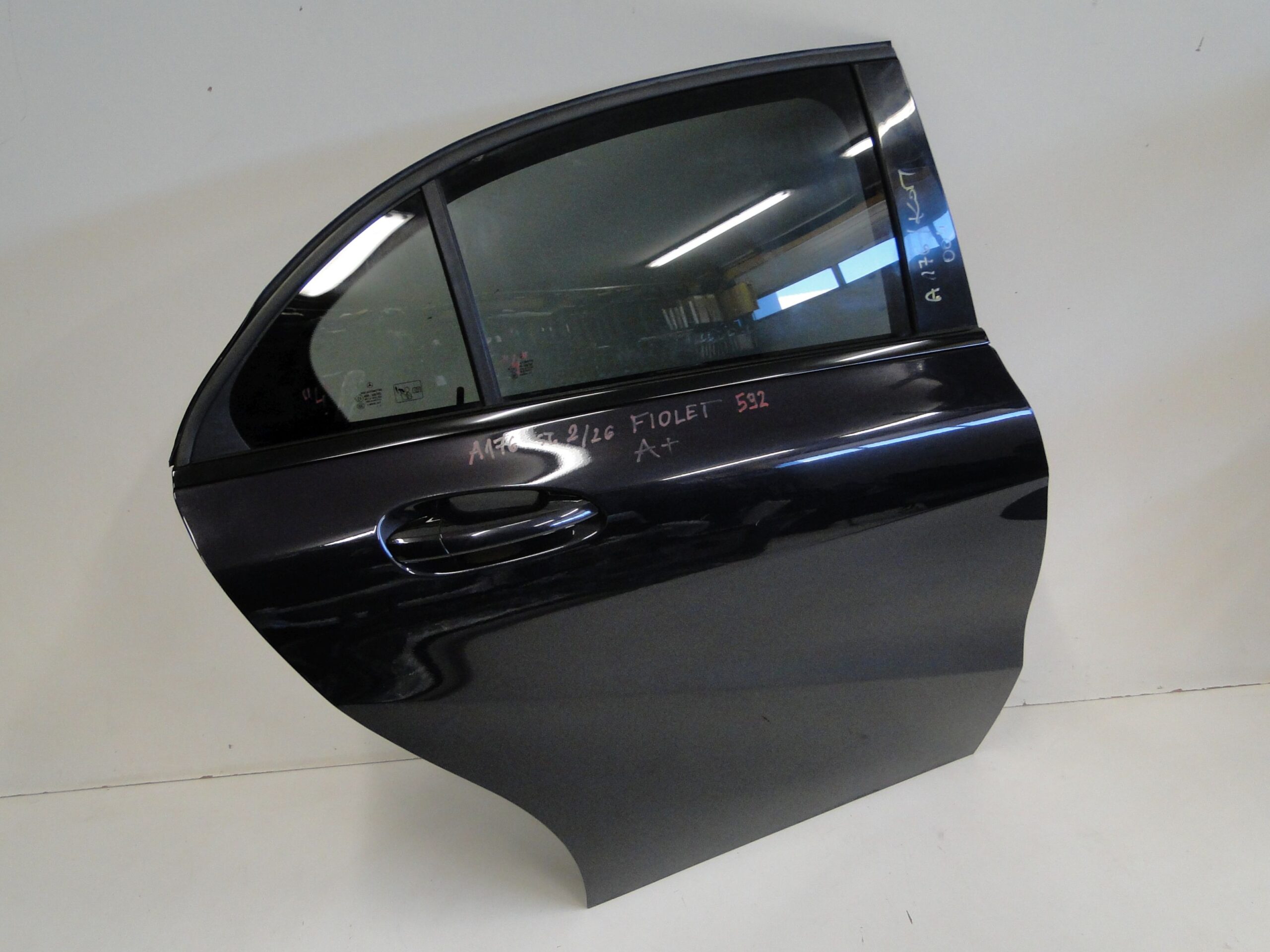 MERCEDES DRZWI TYLNE PRAWE FIOLETOWE 592 TYŁ PRAWY A KLASA 176 W176 - obrazek 2