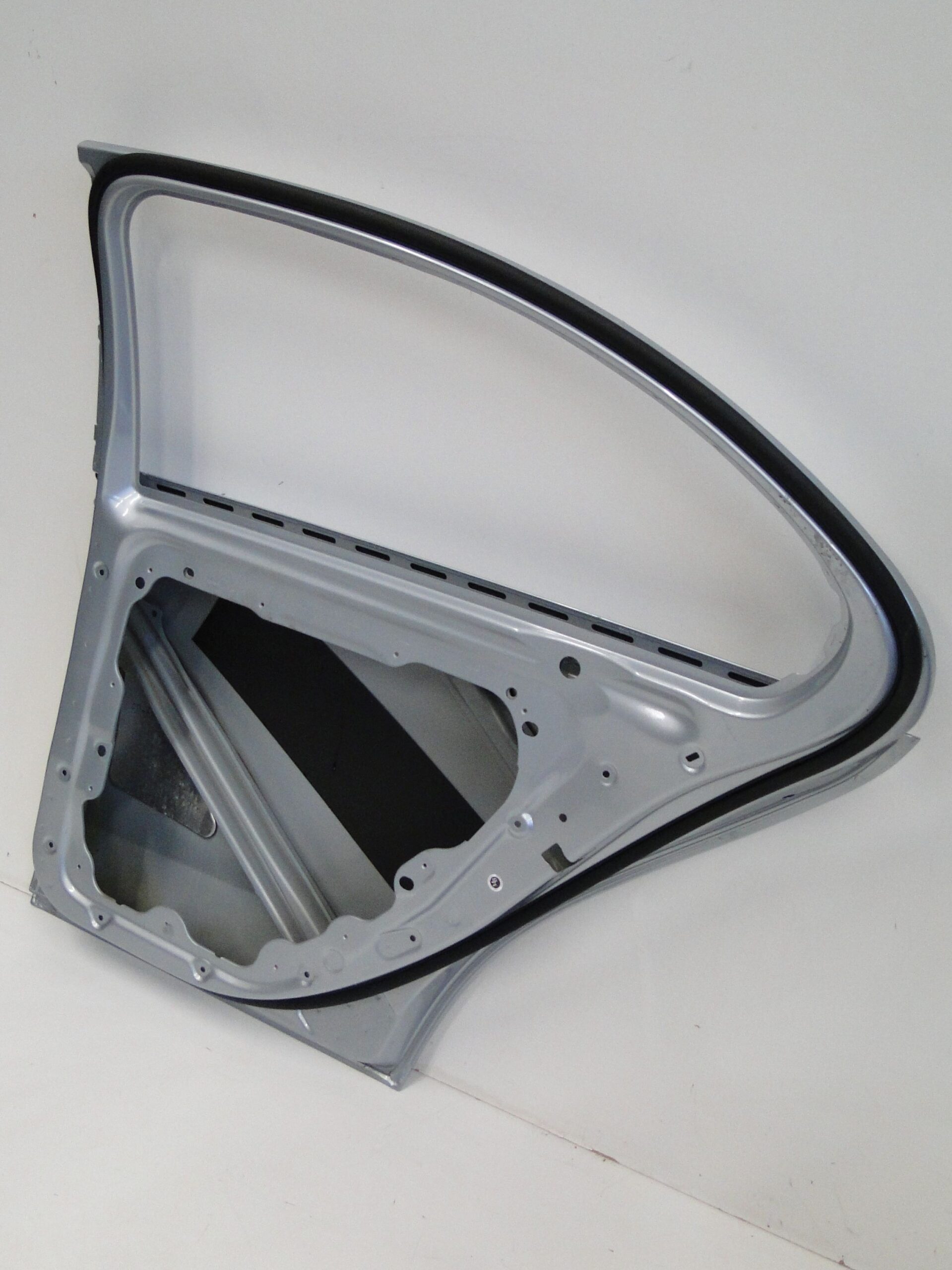 MERCEDES DRZWI TYLNE PRAWE SREBRNE TYŁ PRAWY C KLASA 206 W206 SEDAN - obrazek 13