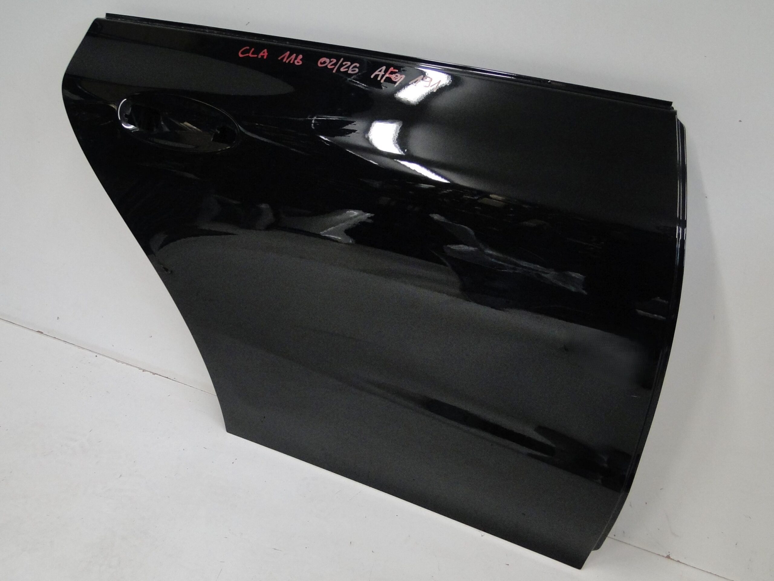 MERCEDES DRZWI TYLNE PRAWE CZARNE 191 TYŁ PRAWY CLA 118 C118 X118 W118 - obrazek 3