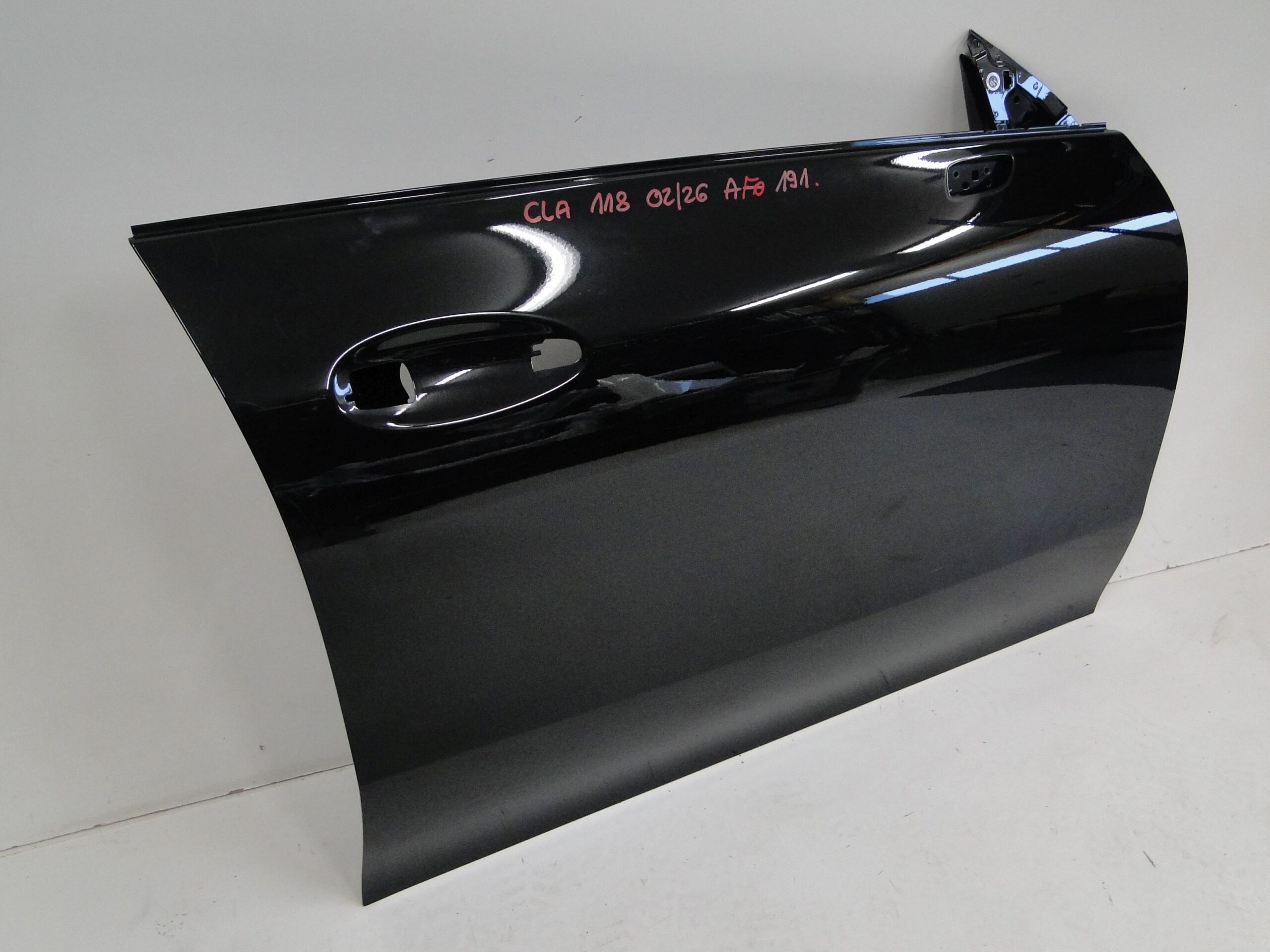 MERCEDES DRZWI PRZEDNIE PRAWE CZARNE 191 PRZÓD PRAWY CLA 118 C118 X118 W118 - obrazek 7