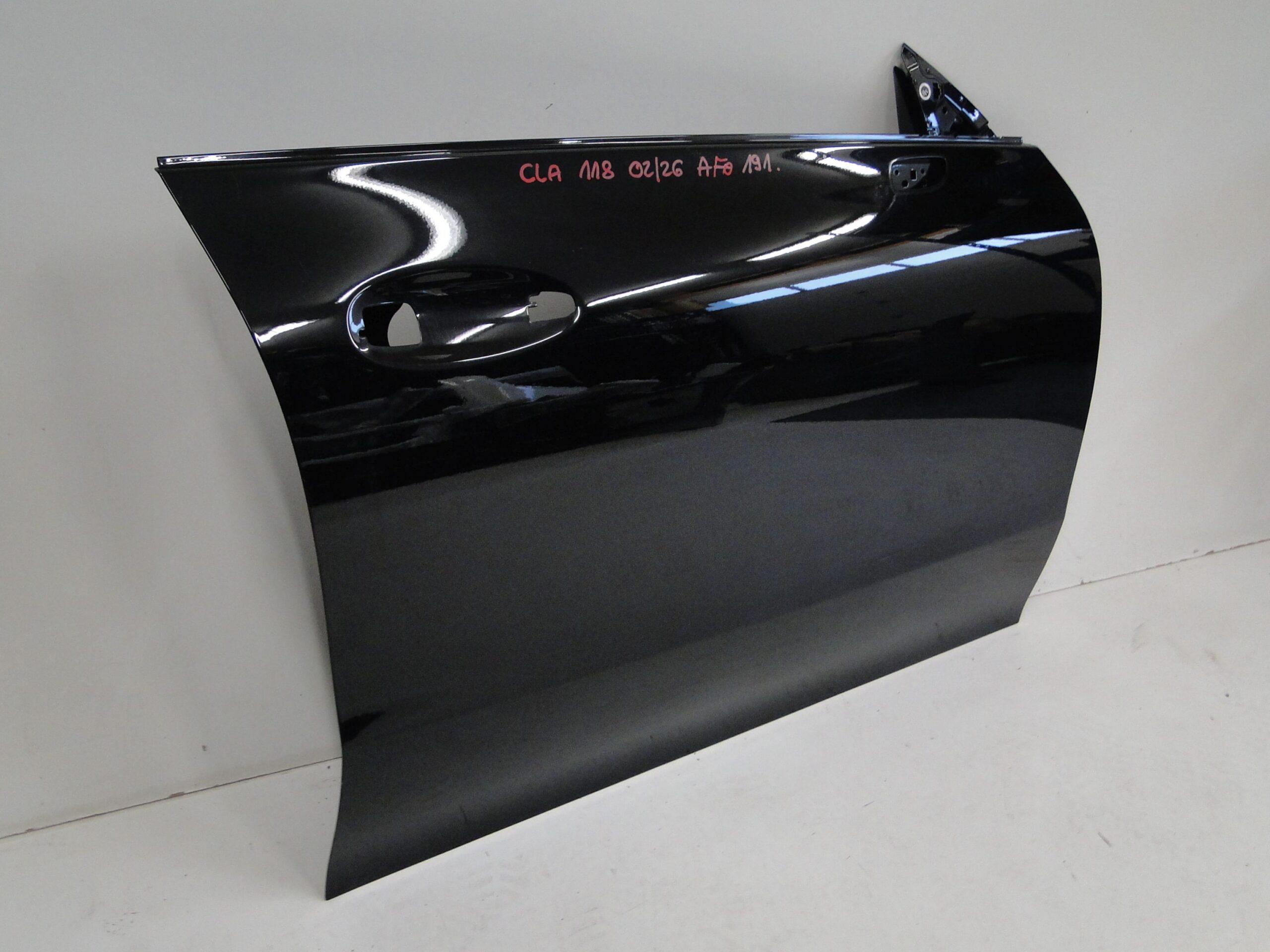 MERCEDES DRZWI PRZEDNIE PRAWE CZARNE 191 PRZÓD PRAWY CLA 118 C118 X118 W118 - obrazek 3