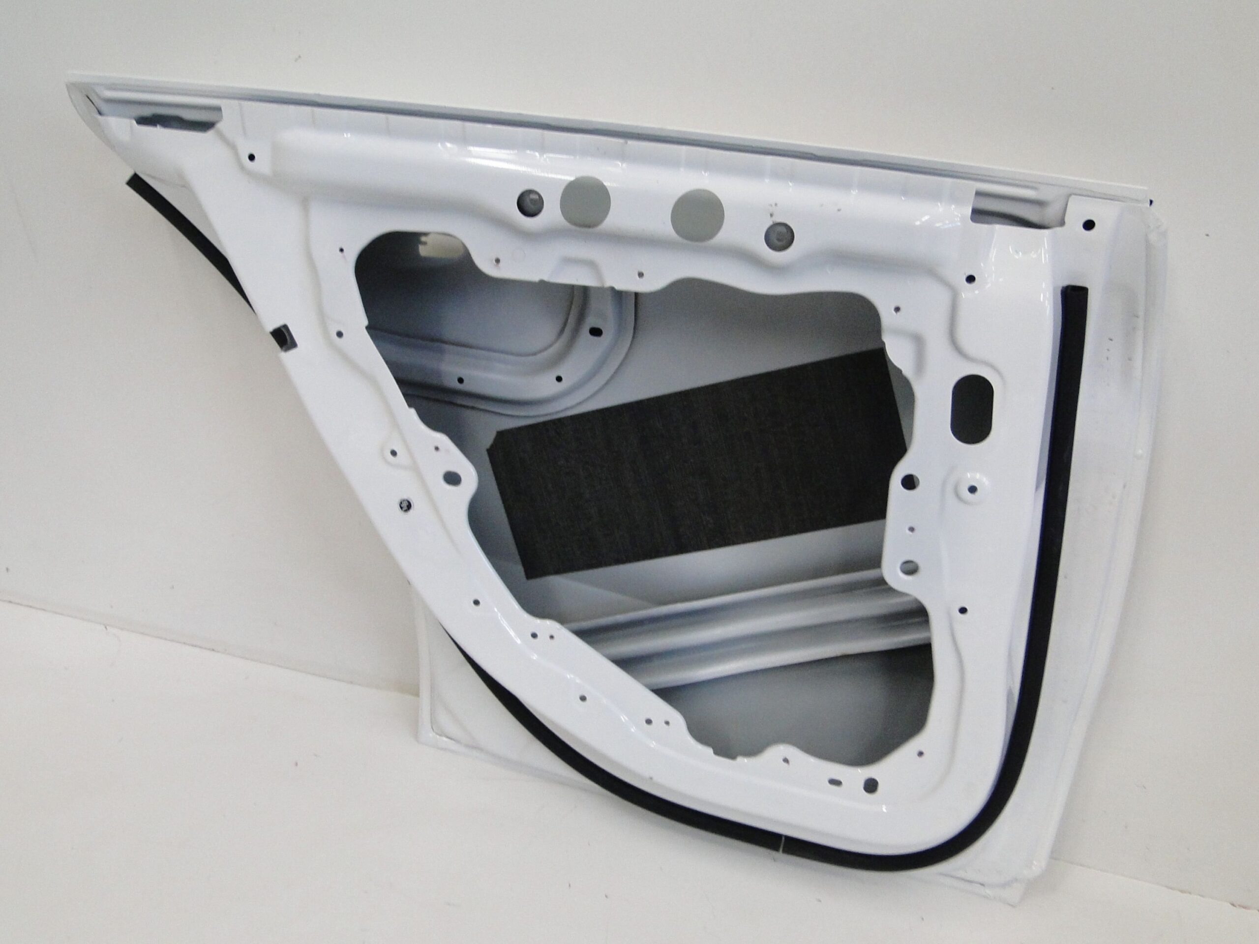 MERCEDES DRZWI TYLNE LEWE BIAŁE 149 TYŁ LEWY CLA 118 C118 X118 W118 - obrazek 14