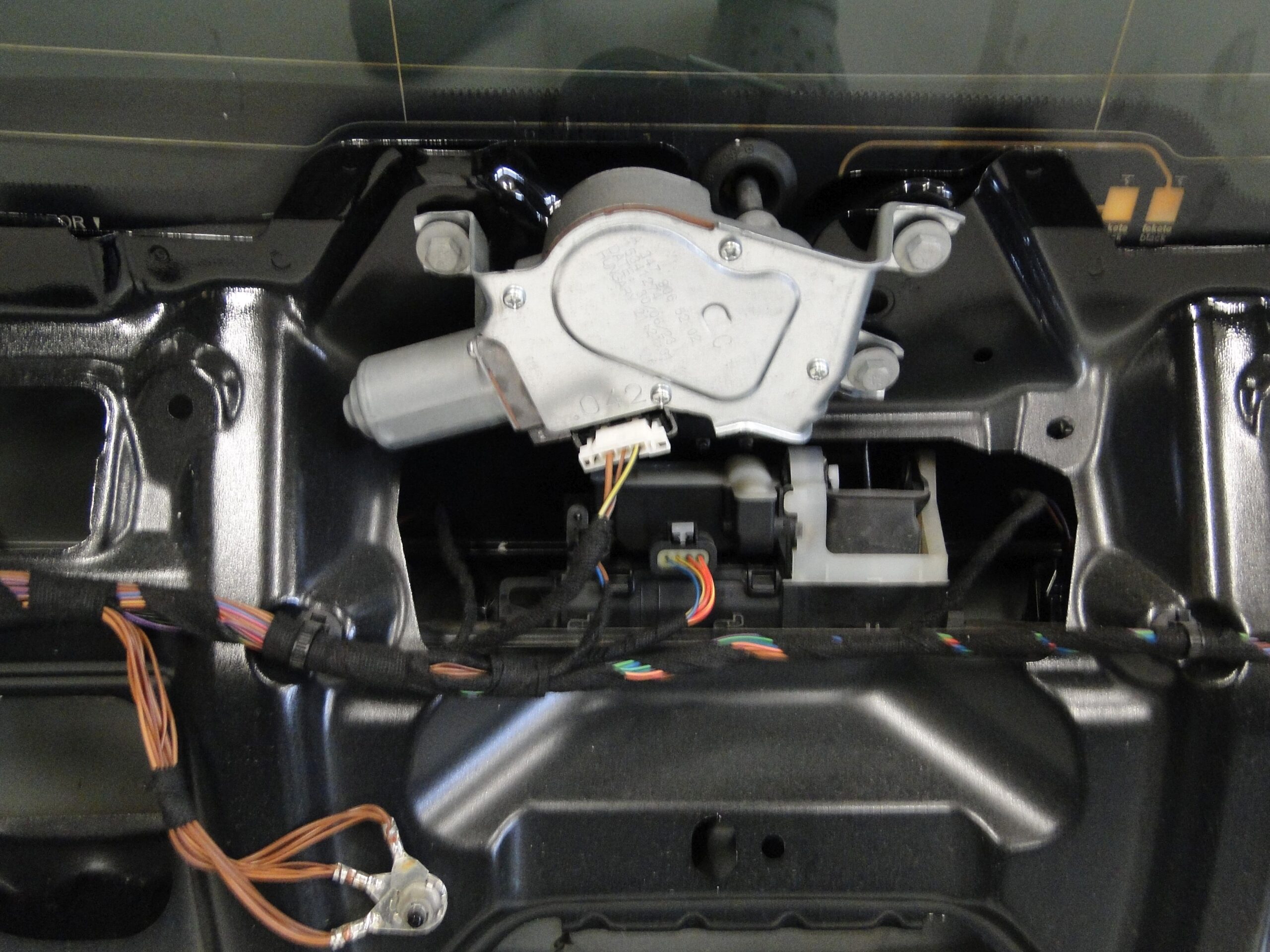 MERCEDES KLAPA TYLNA BAGAŻNIKA SZYBA CZARNA 197 GLC 254 X254 SUV - obrazek 14