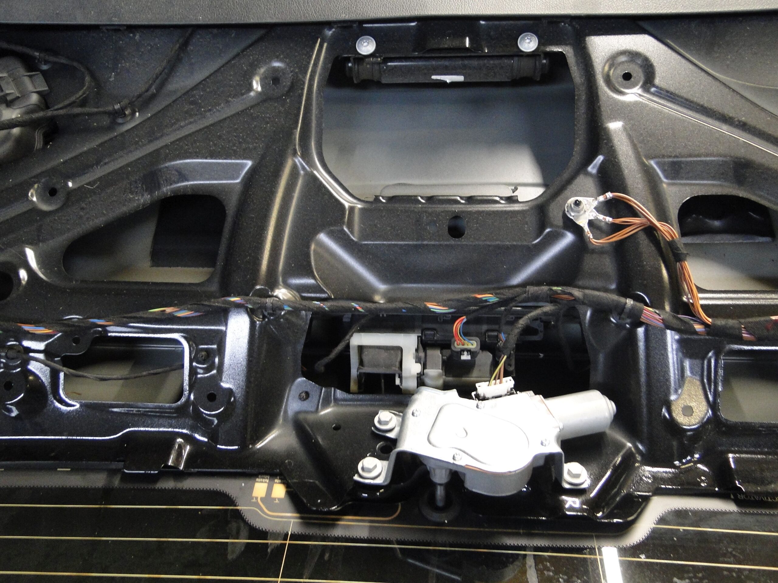 MERCEDES KLAPA TYLNA BAGAŻNIKA SZYBA CZARNA 197 GLC 254 X254 SUV - obrazek 13