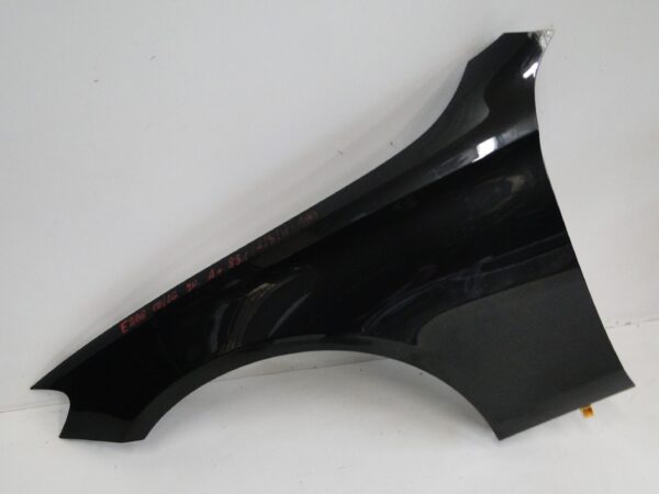 MERCEDES BŁOTNIK PRZEDNI LEWY 831 SZARY E KLASA 213 W213 S213