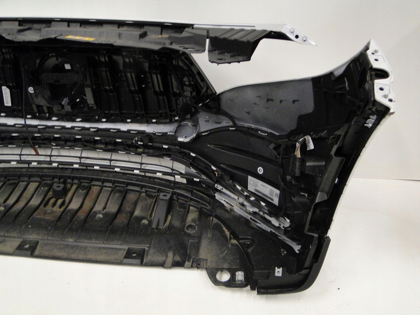 MERCEDES ZDERZAK PRZEDNI AMG PTS BIAŁY 144 EQB 243 X243 PRZED LIFTEM - obrazek 15