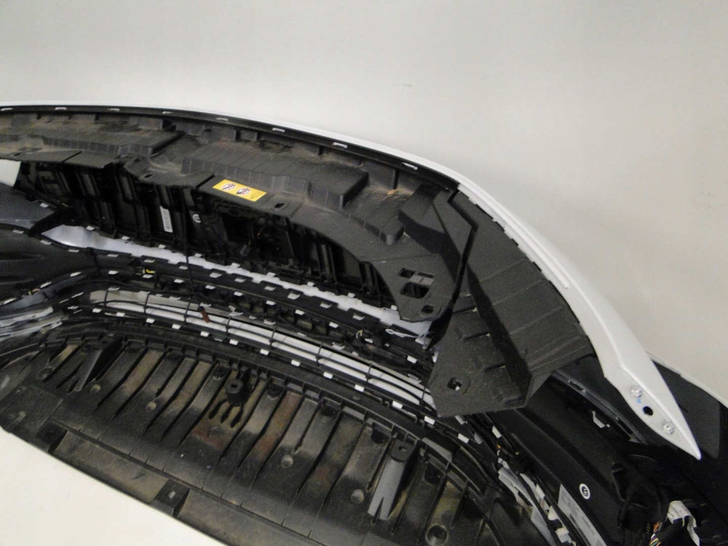 MERCEDES ZDERZAK PRZEDNI AMG PTS BIAŁY 144 EQB 243 X243 PRZED LIFTEM - obrazek 14