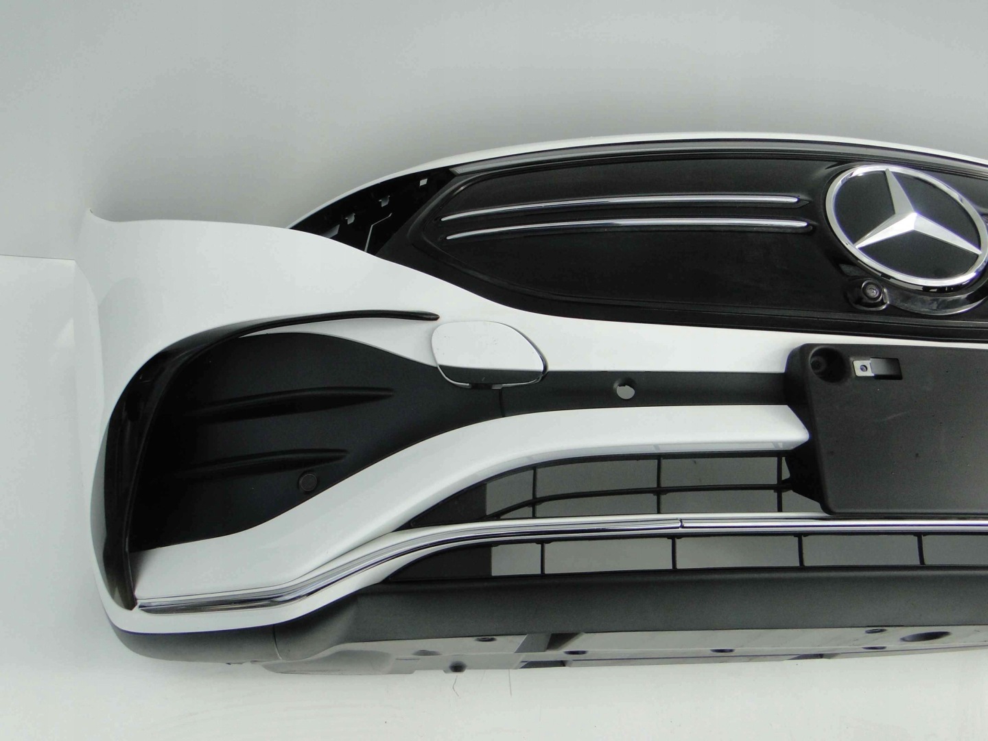 MERCEDES ZDERZAK PRZEDNI AMG BEZ PTS BIAŁY 149 EQA 243 H243 PRZED LIFTEM - obrazek 6