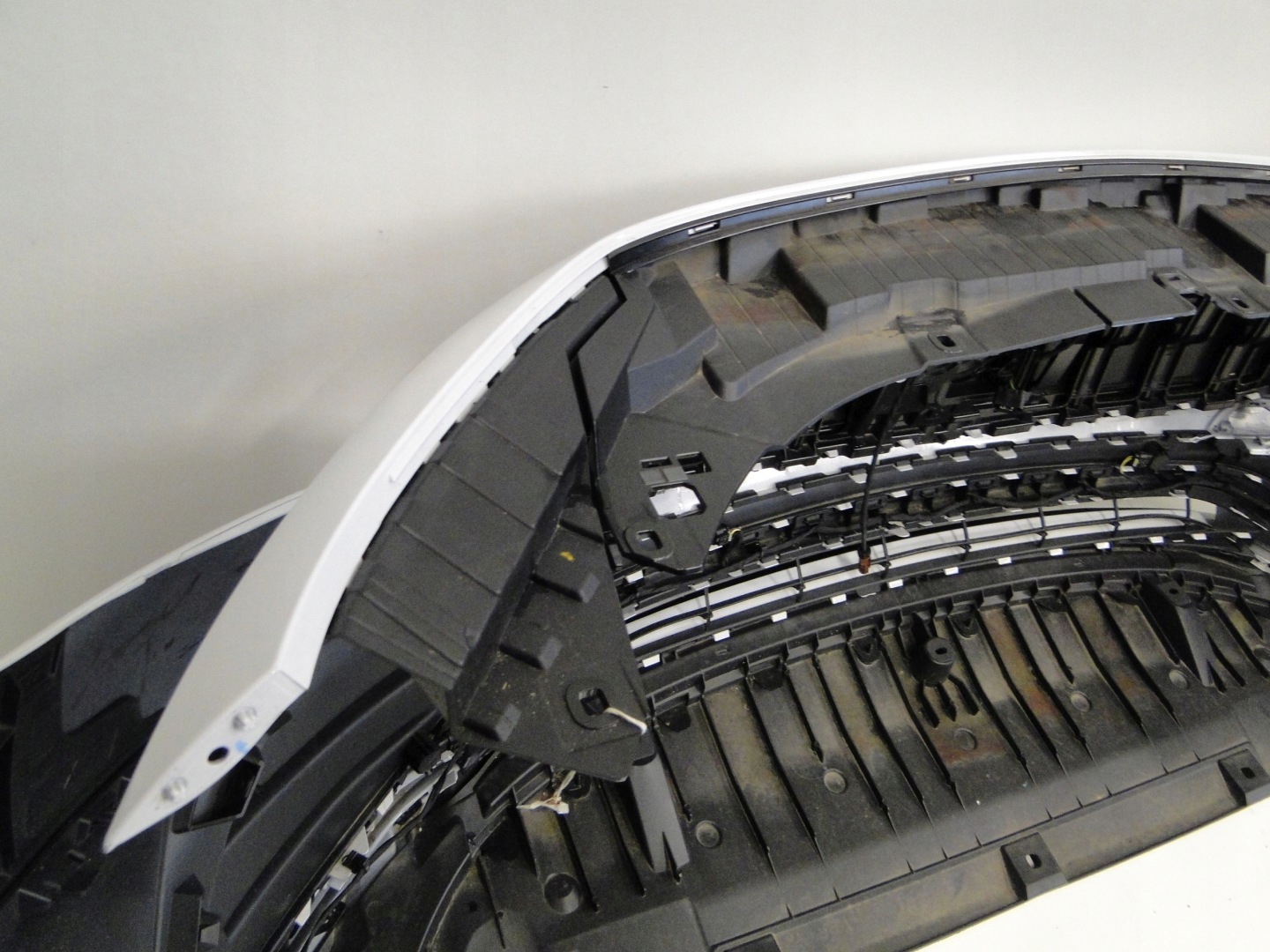 MERCEDES ZDERZAK PRZEDNI AMG PTS BIAŁY 144 EQB 243 X243 PRZED LIFTEM - obrazek 13