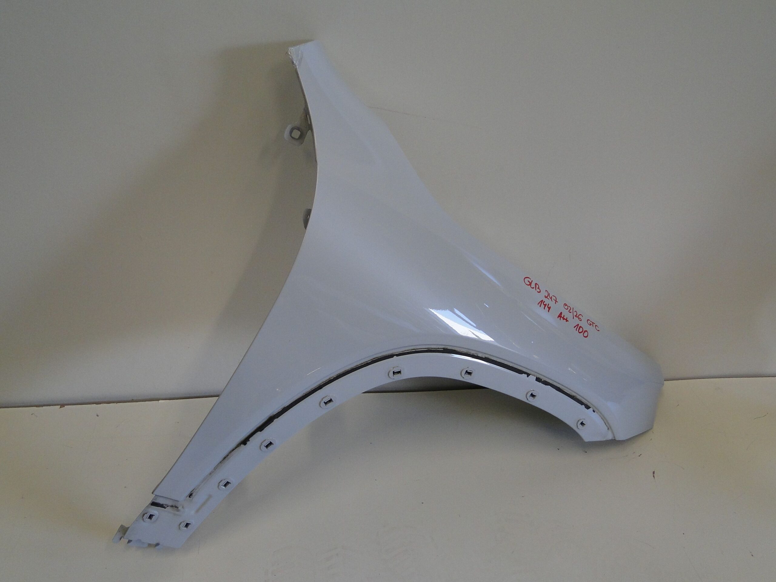 MERCEDES BŁOTNIK PRZEDNI PRAWY BIAŁY 144 PRZÓD GLB 247 X247 - obrazek 3