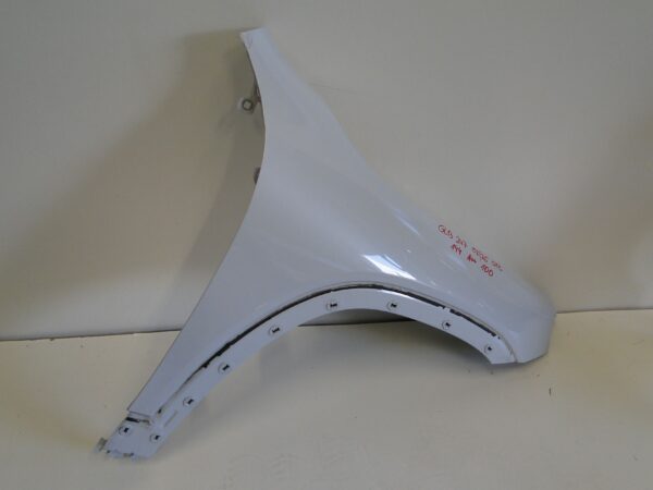 MERCEDES BŁOTNIK PRZEDNI PRAWY BIAŁY 144 PRZÓD GLB 247 X247