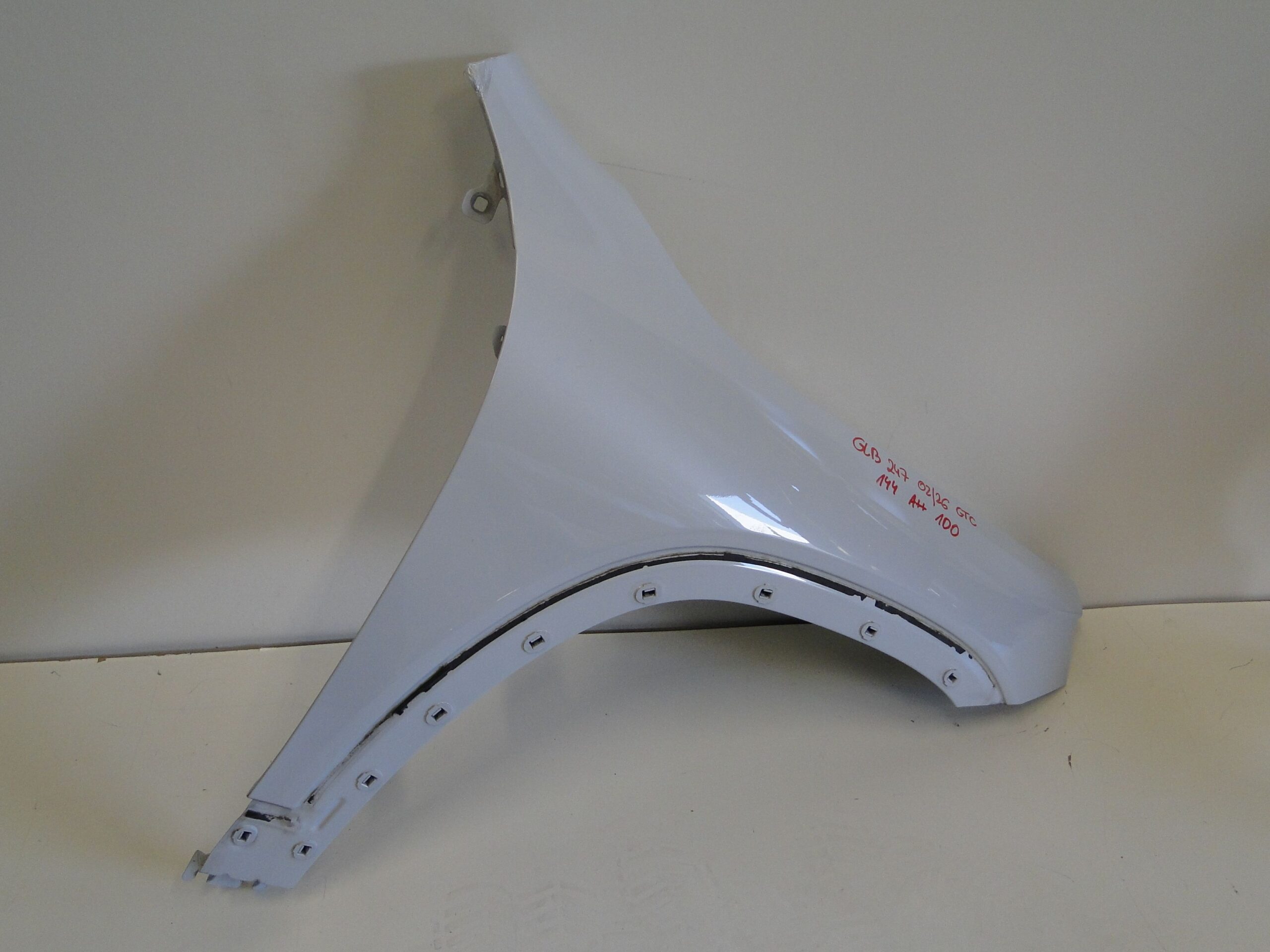 MERCEDES BŁOTNIK PRZEDNI PRAWY BIAŁY 144 PRZÓD GLB 247 X247 - obrazek 2