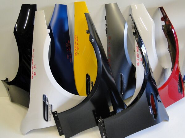 MERCEDES BŁOTNIK PRZEDNI LEWY CZERWONY 589 PRZÓD AMG GT X290 290