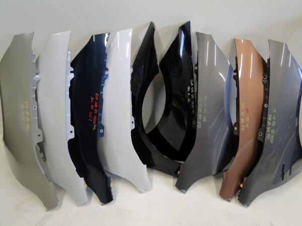 MERCEDES BŁOTNIK LEWY PRZEDNI CZARNY 191 CLA 118 C118 X118 W118